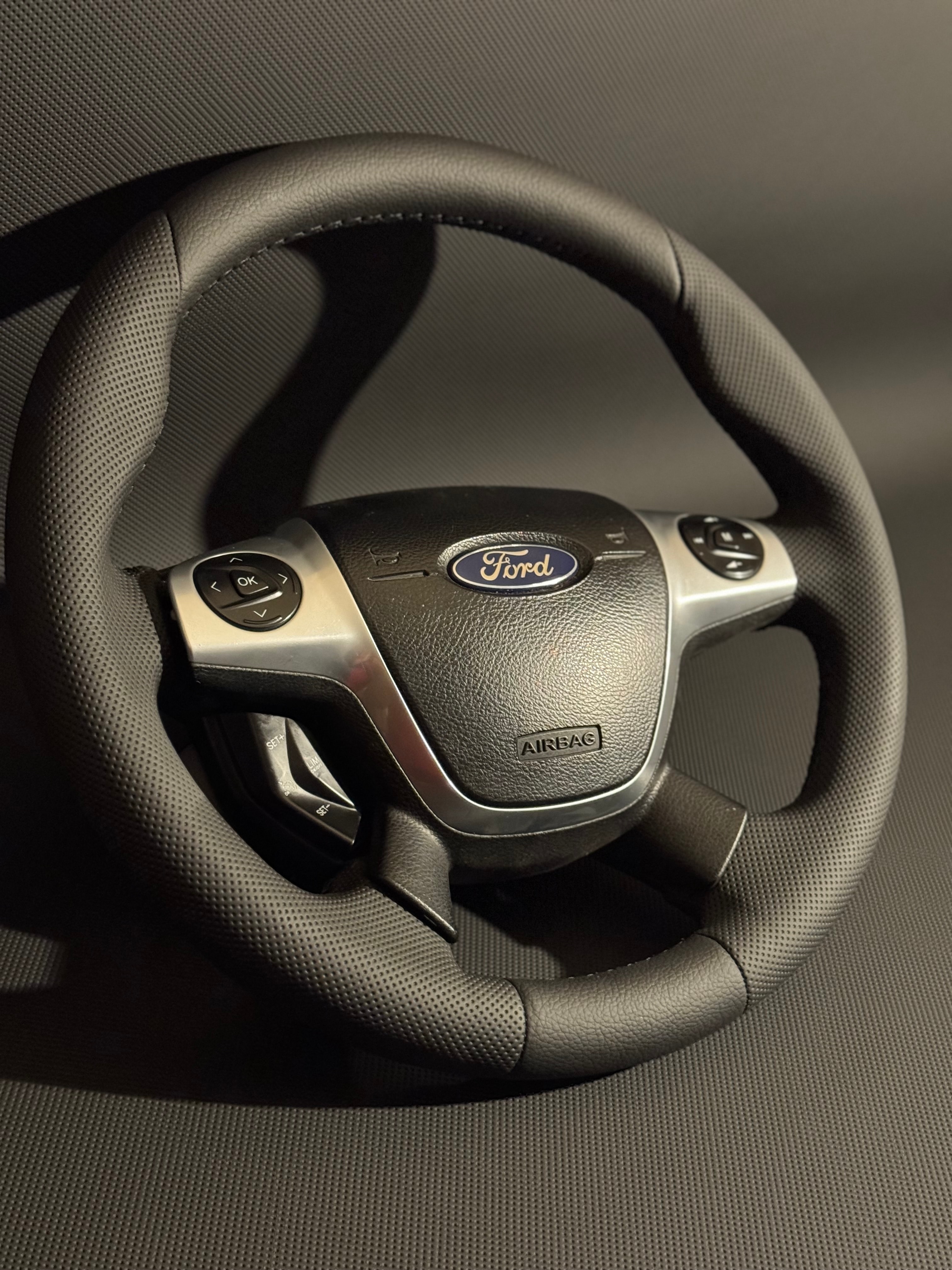 Ford Focus3 Trend Araca Uyumlu Dikmeli Direksiyon Kılıfı 
