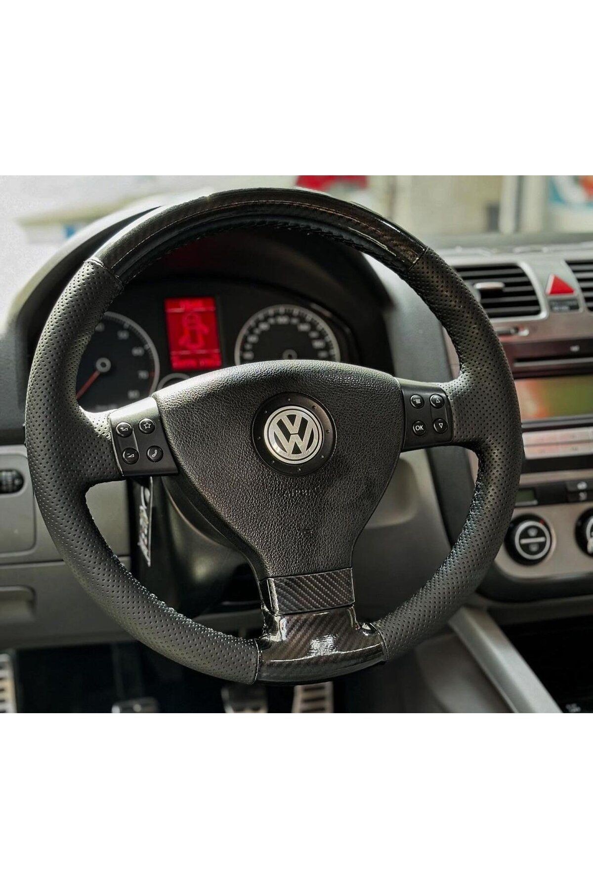 VOLSWAGEN GOLF 5-POLO ARACA ÖZEL DİKMELİ DİREKSİYON KILIFI(MİCROFİBER CARBON-NOKTALI)