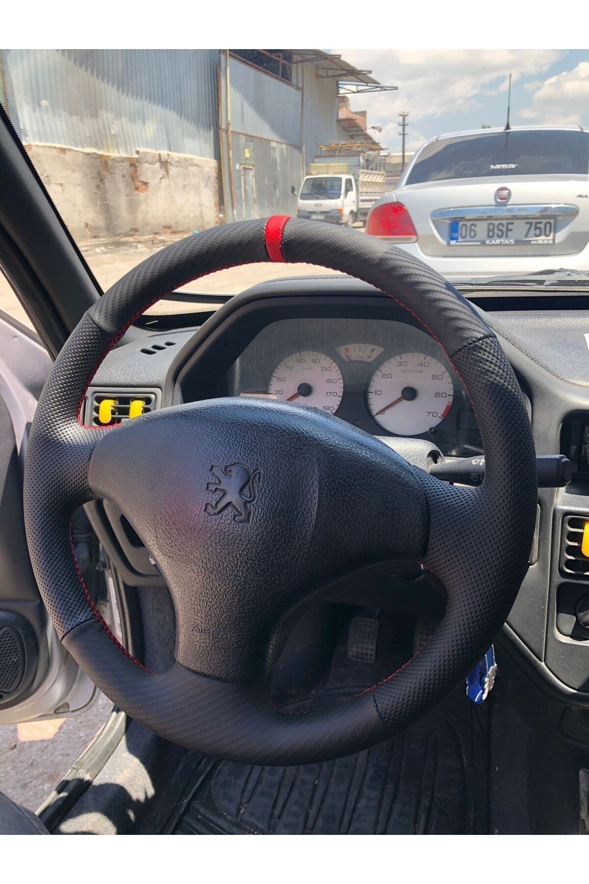 PEUGOT PARTNER TEPE ARACA ÖZEL DİREKSİYON KILIFI NOKTALI-CARBON YÜZÜKLÜ