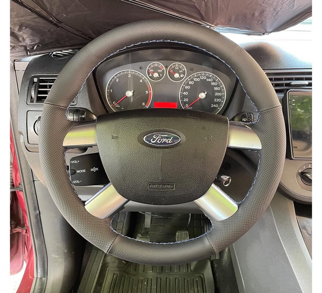 Ford C-Max Araca Uyumlu Dikmeli Direksiyon Kılıfı (focus2,5) spor model gri ipli