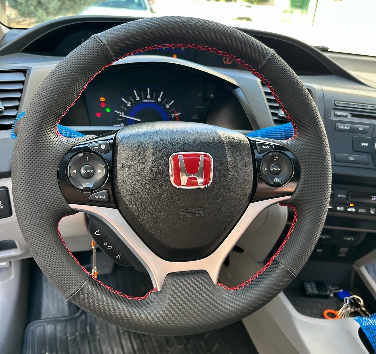 Honda FB7 Araca Uyumlu Dikmeşi Direksiyon Kılıfı(Noktalı-Carbon)