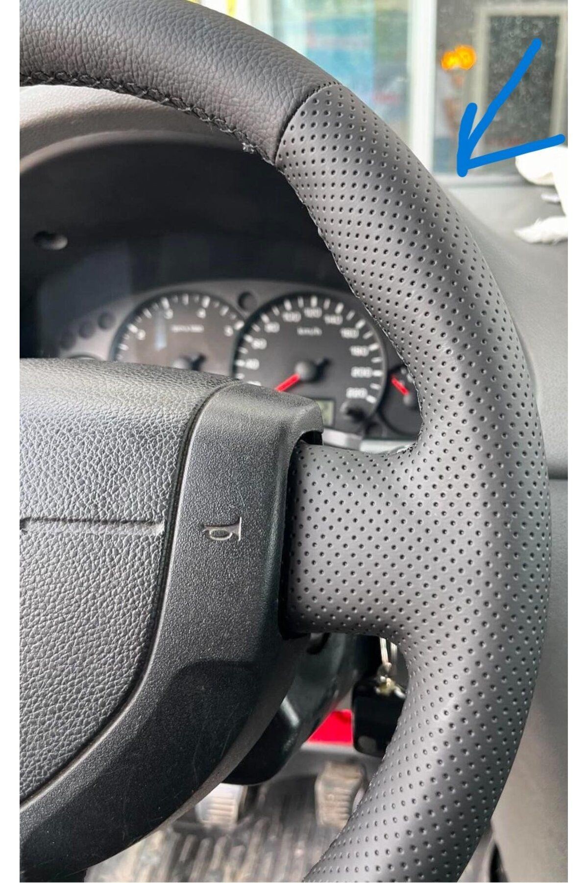 FORD FİESTA- CONNECT ARACA ÖZEL DİKMELİ DİREKSİYON KILIFI(SPOR MODEL)