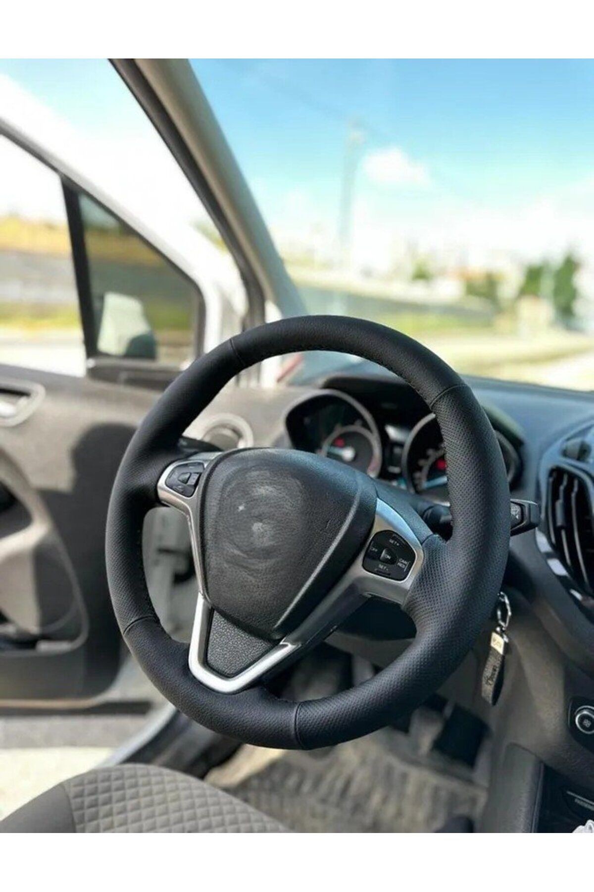 FORD FİESTA ARACA ÖZEL DERİ DİREKSİYON KILIFI-PLASTİK DERİSİZ TUŞLU DİREKSİYN(açıklamayı okuynz)