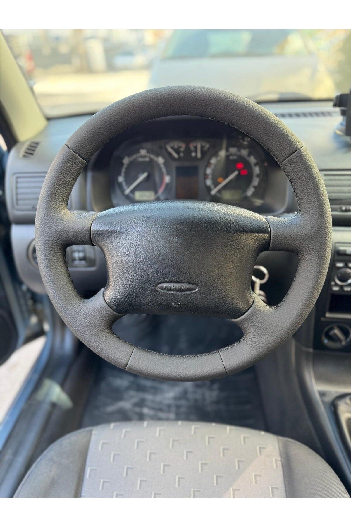 SKODA OCTAVİA 2003-2004 ARACA ARACA ÖZEL DİKMELİ DİREKSİYON KILIFI (AÇIKLAMAYI OKUYUNZ)