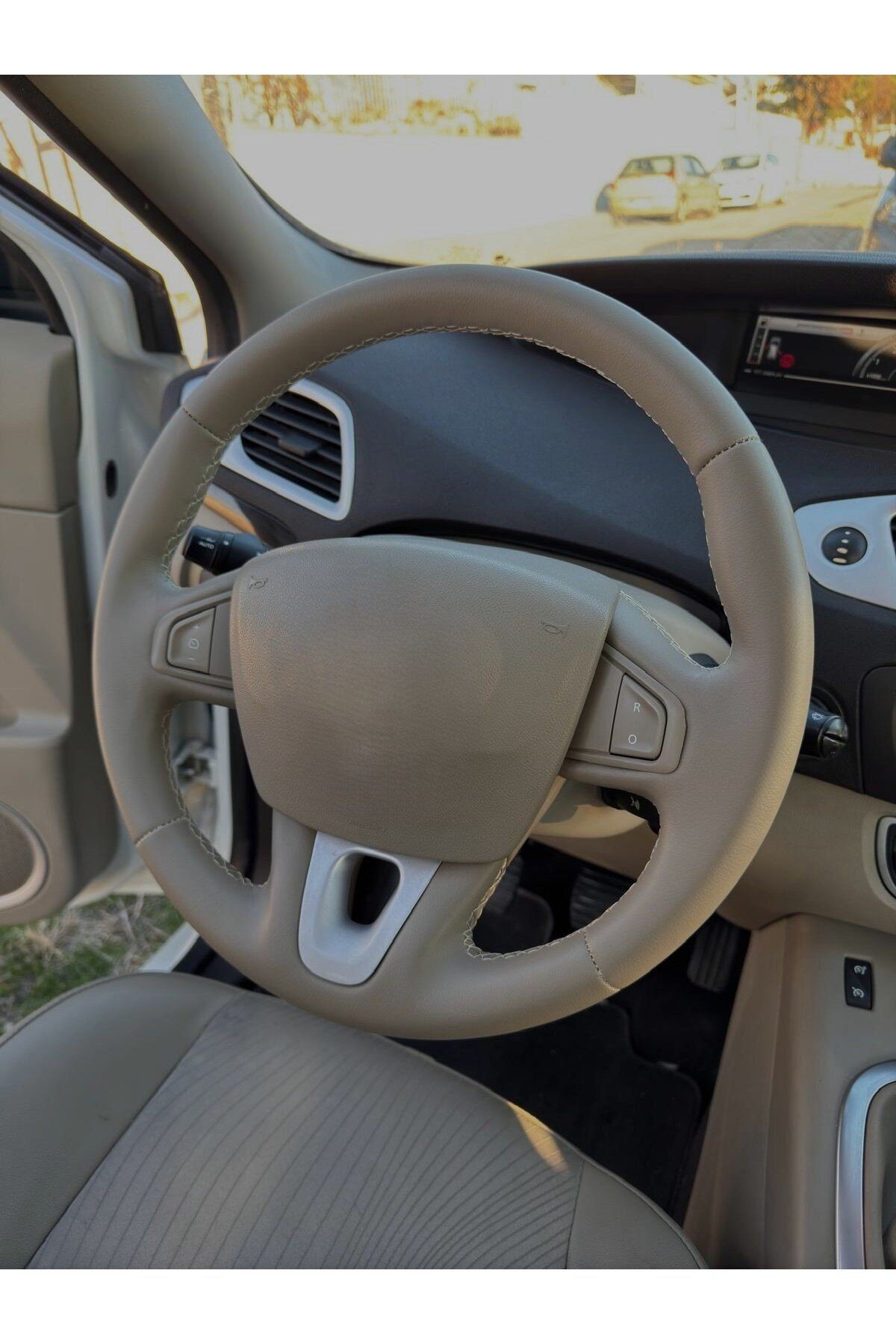 Renault Fluence Araca Özel Direksiyon Kılıfı (TUŞLU-FLUENCE BEJİ RENGİ)AÇIKLAMAYI OKUYUNUZ