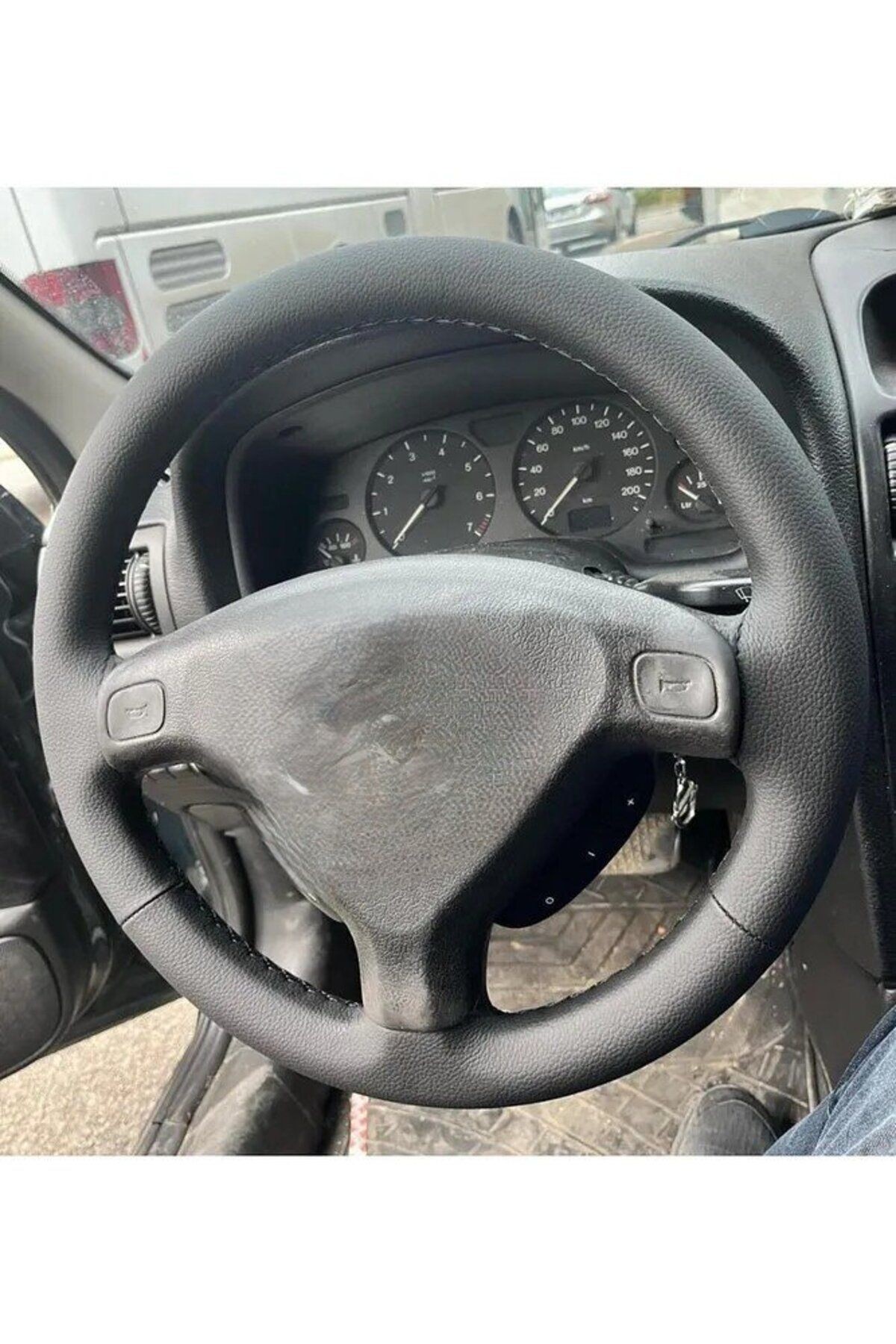 Opel Astra G Üniversal Dikmeli Direksiyon Kılıfı (DÜZ SİYAH DERİ SİYAH IP)açıklamayı Okuynz