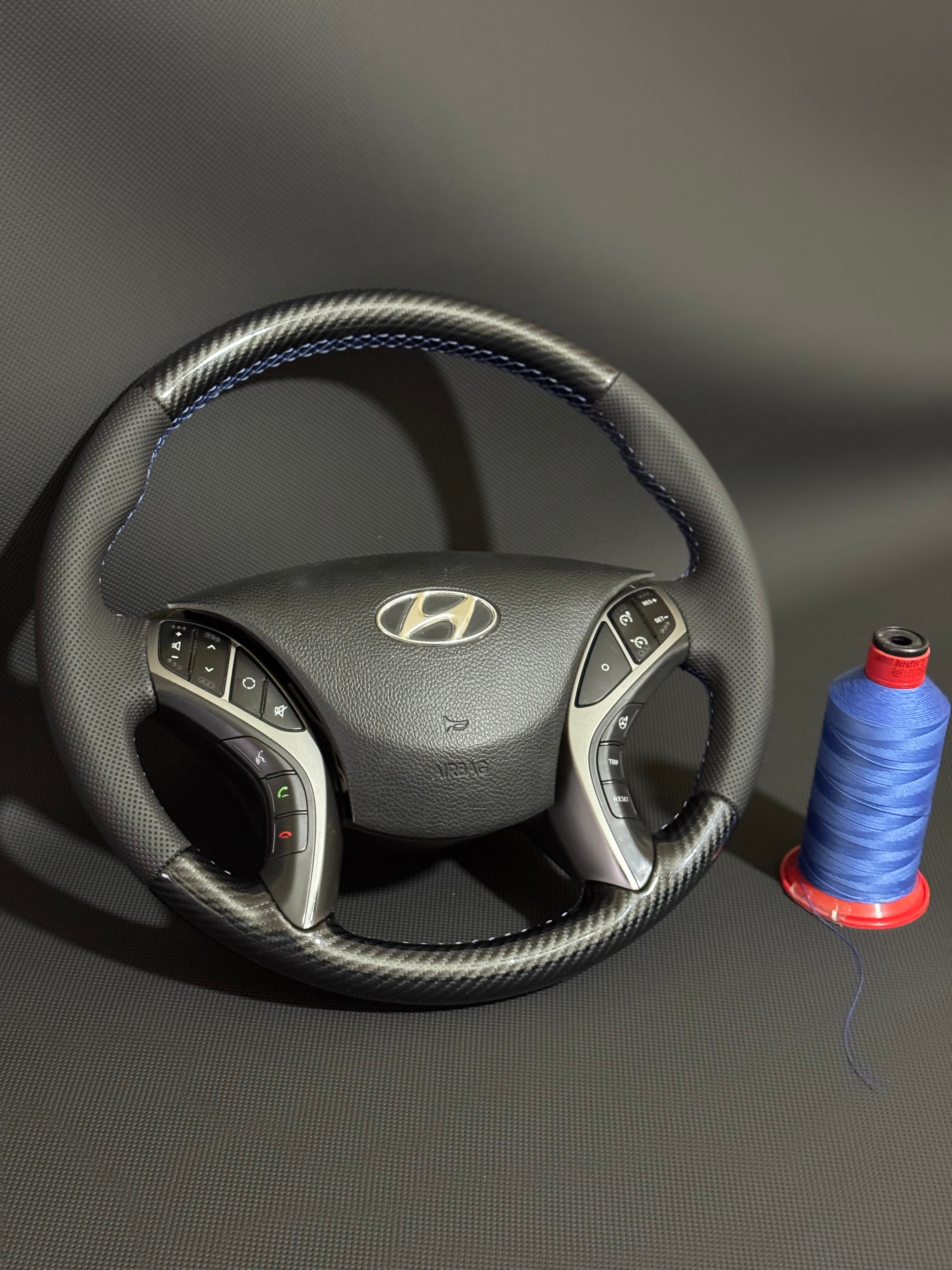 Hyundai i30 Araca Uyumlu Dikmeli Carbonfiber Direksiyon Kılıfı 