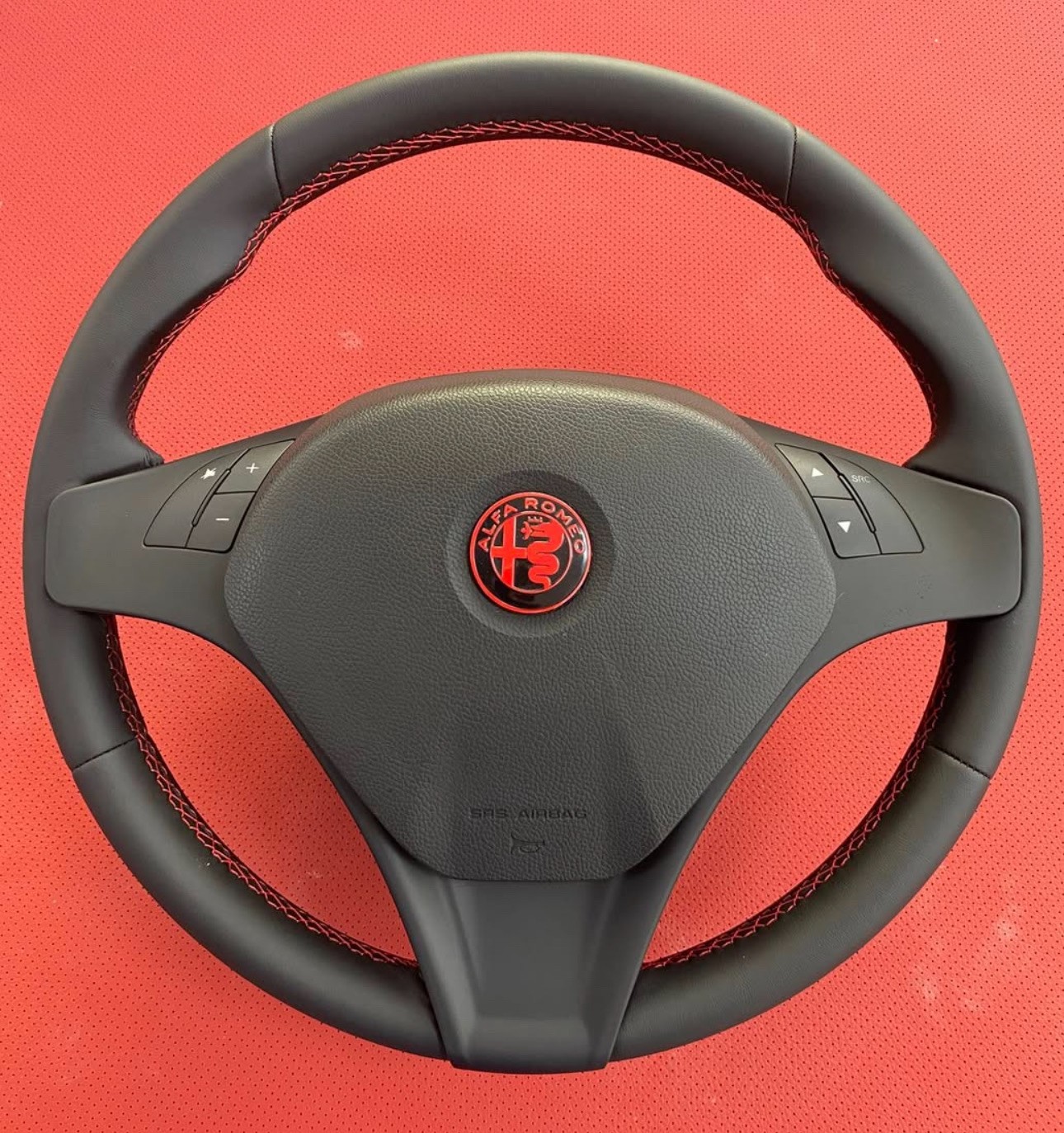 Alfa Romeo Giulietta 2010-2014 Araca Uyumlu Dikmeli direksiyon kılıfı(Nappa)
