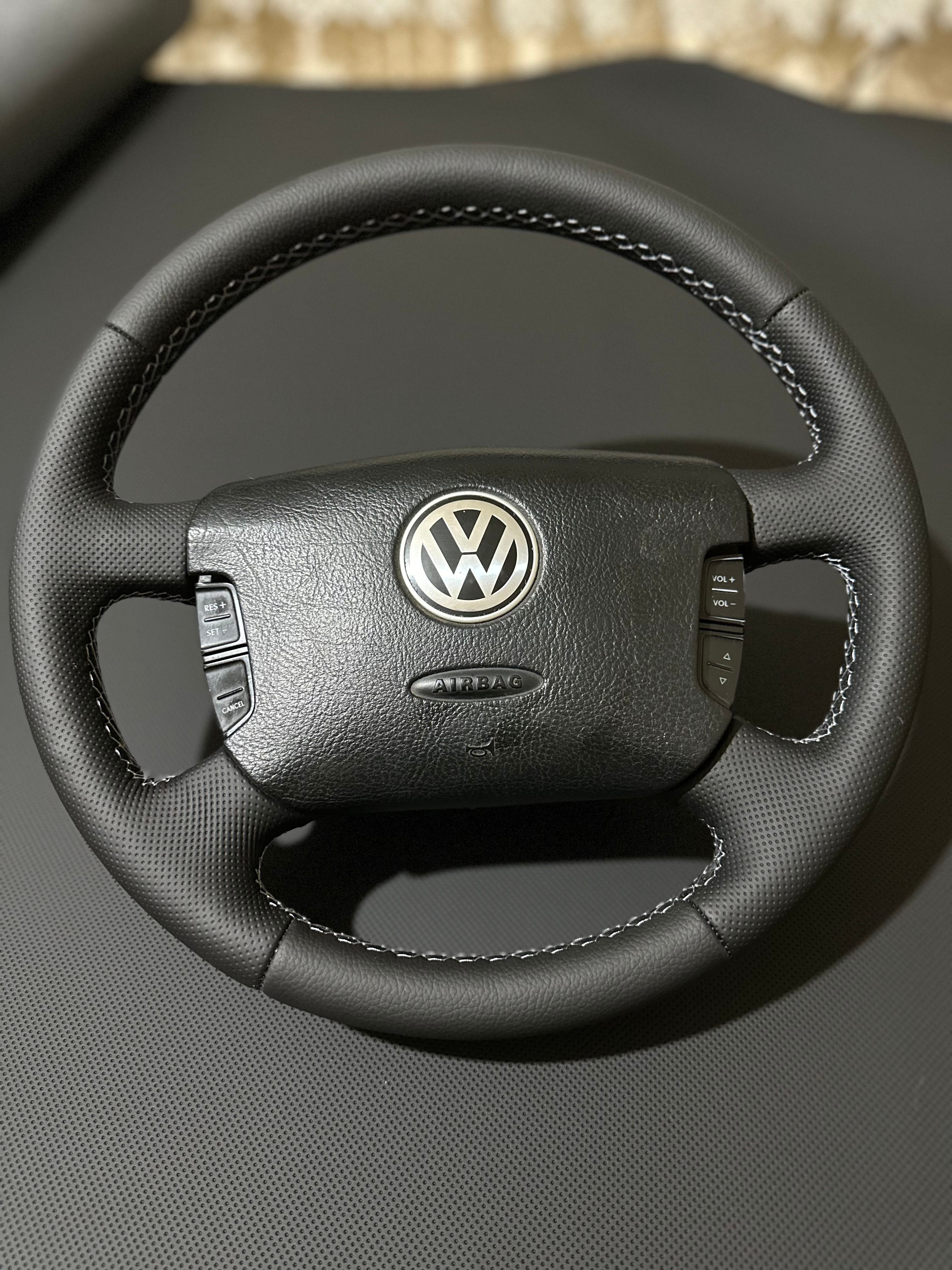 Volkswagen Passat B5,5 Araca özel Dikmeli Direksiyon Kılıfı 