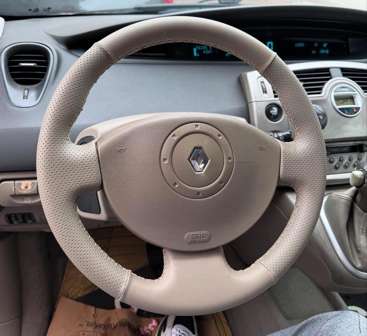 Renault Megane2 Araca Özel Dikmeli Direksiyon Kılıfı (megane beji)
