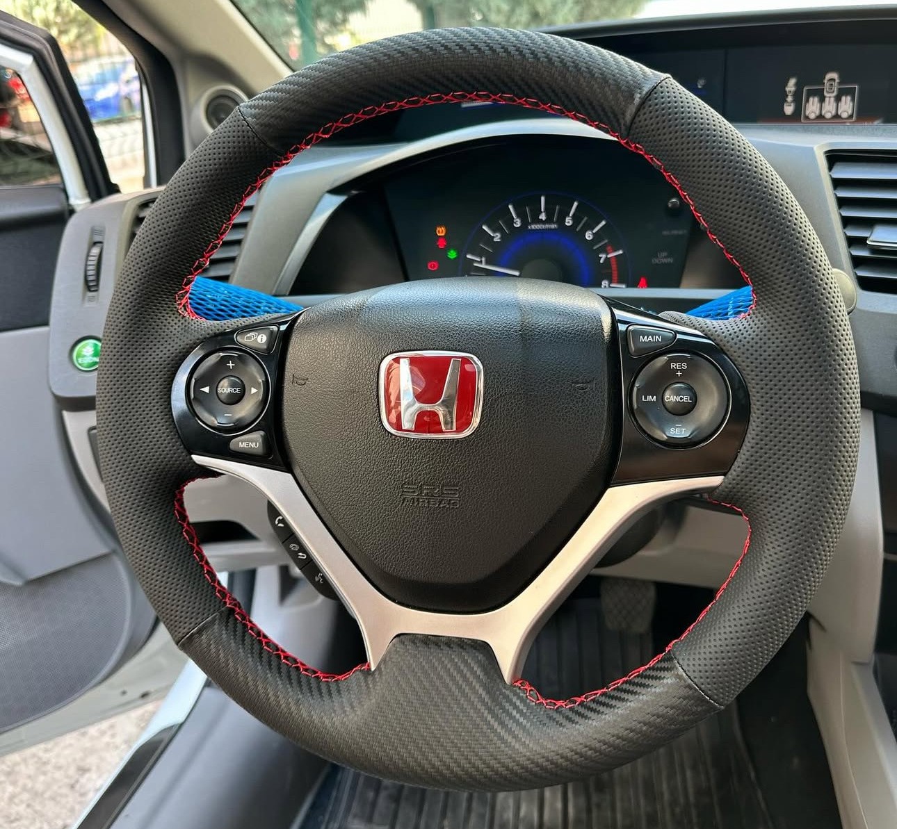 Honda FB7 Araca Uyumlu Dikmeşi Direksiyon Kılıfı(Noktalı-Carbon)