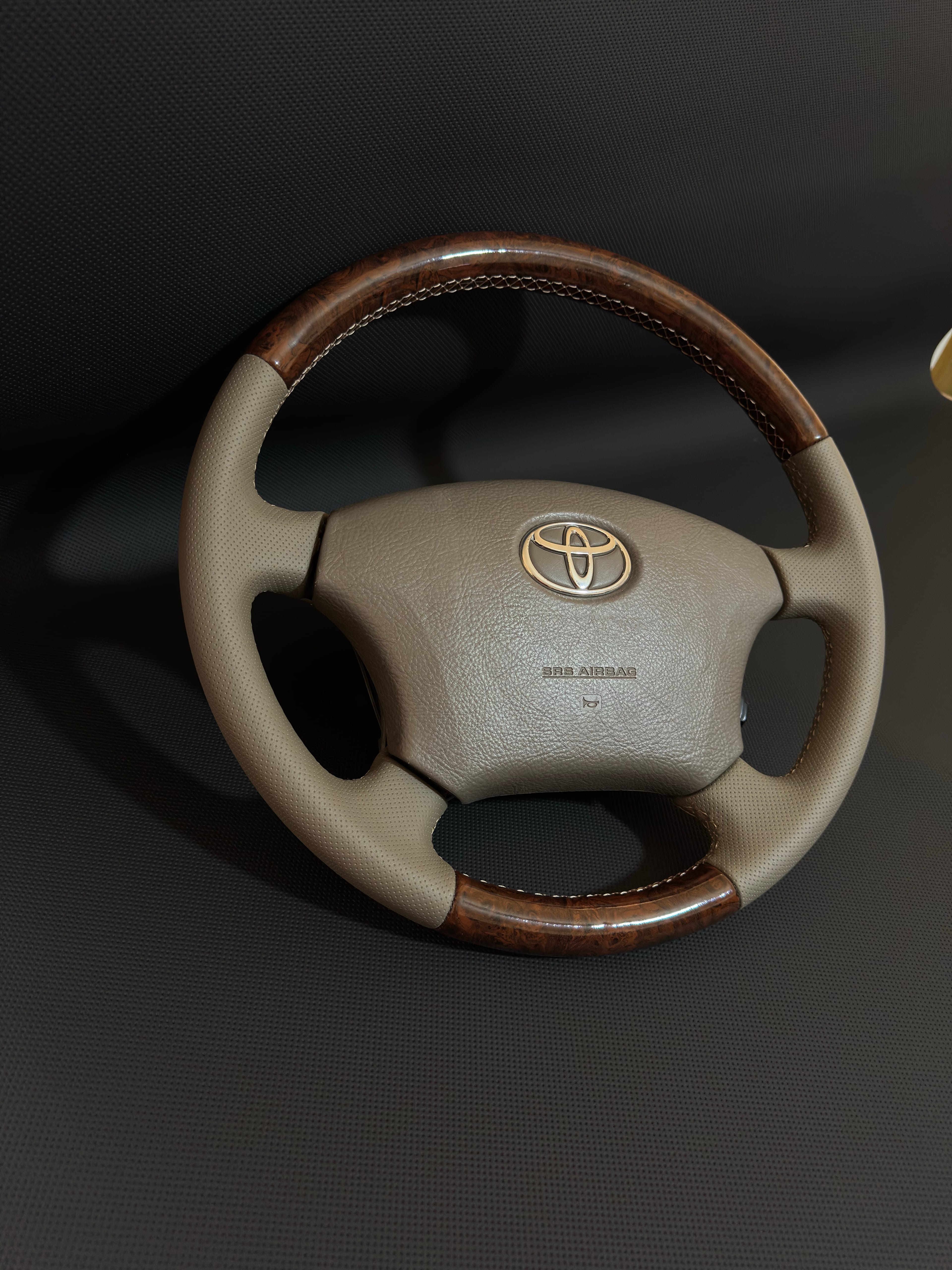 Toyota Land Cruiser Prada 120 Araca Uyumlu Dikmeli Direksiyon Kılıfı