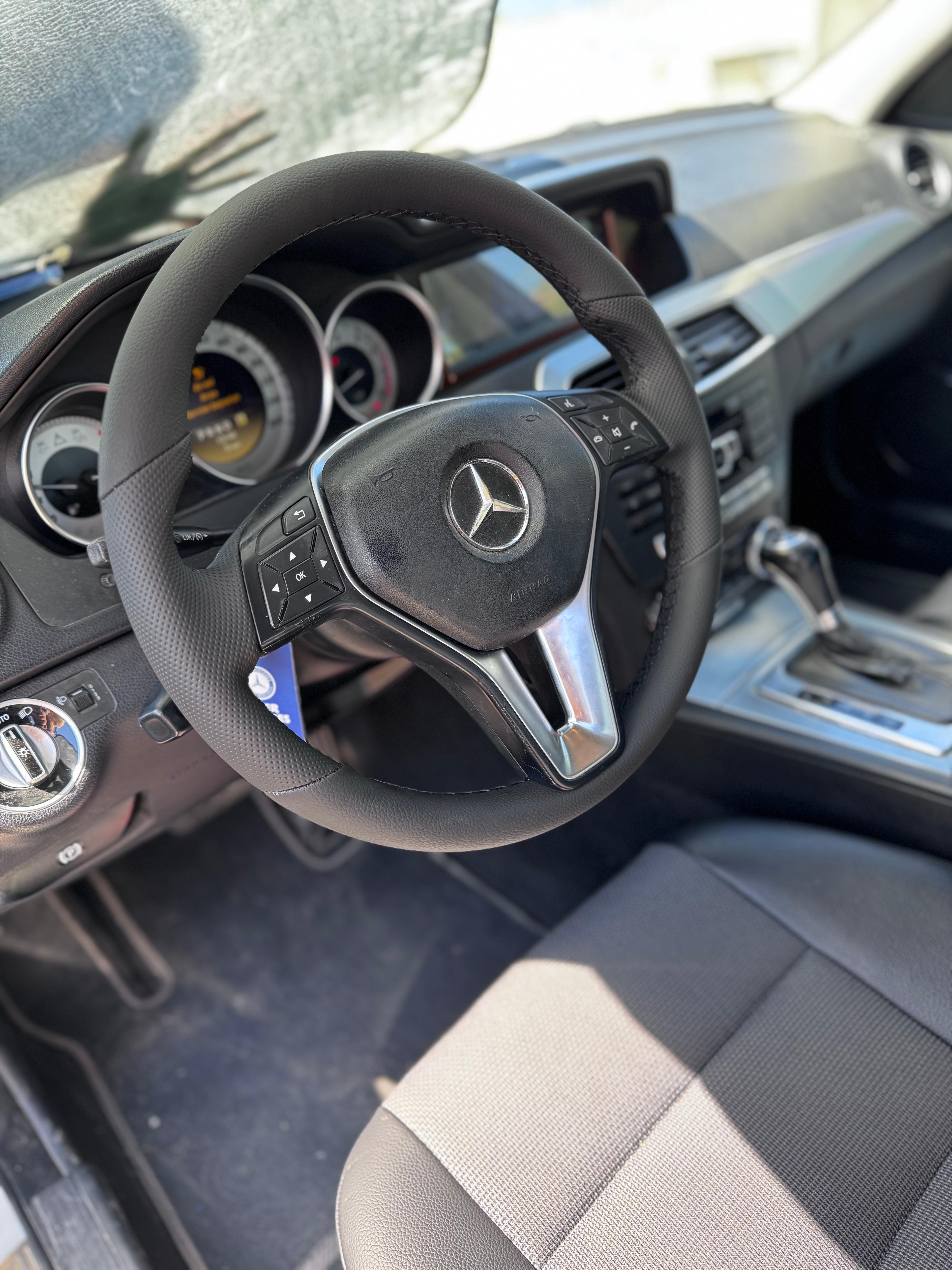 Mercedes C180 Araca Özel Dikmeli Direksiyon Kılıfı