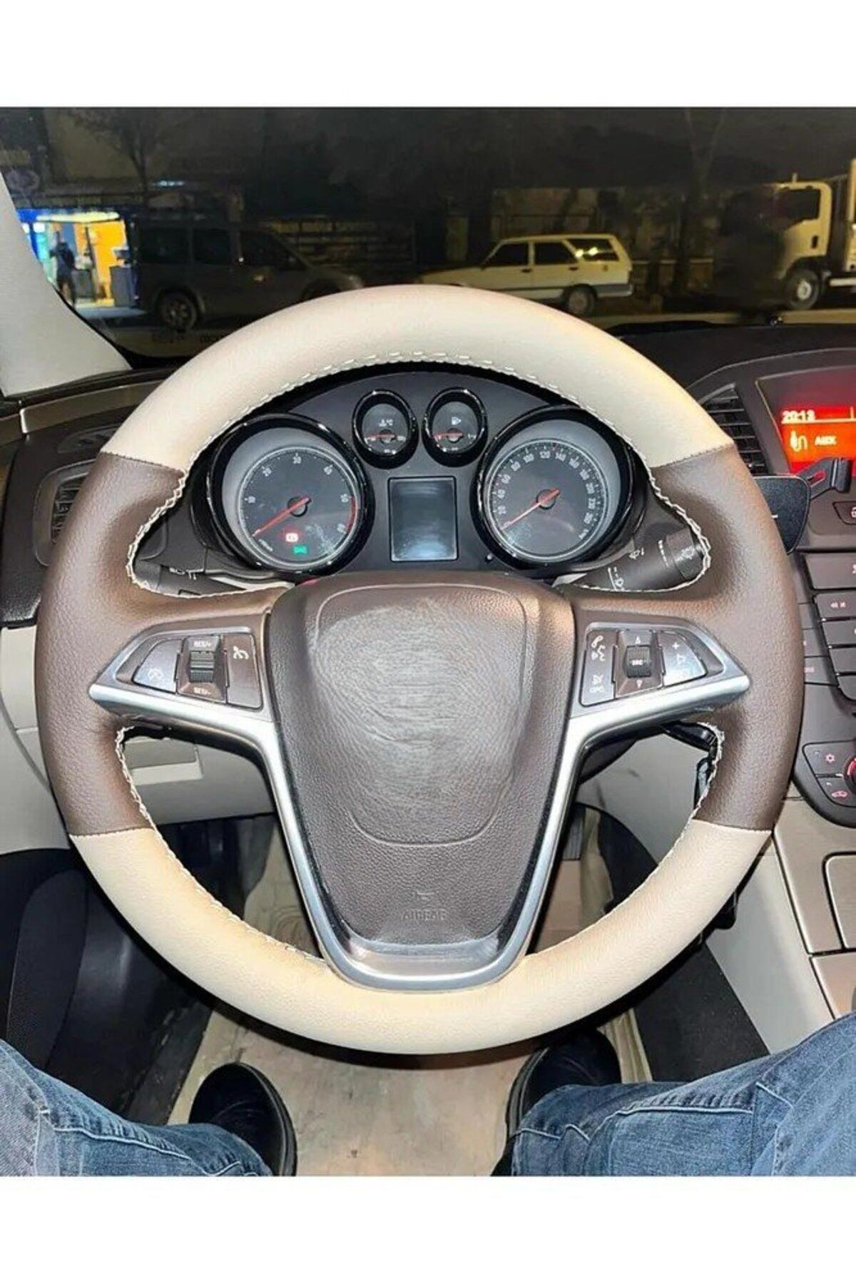 Opel Insignia Araca Özel Direksiyon Kılıfı (BEJ-SİYAH)açıklamayı Okuyunz