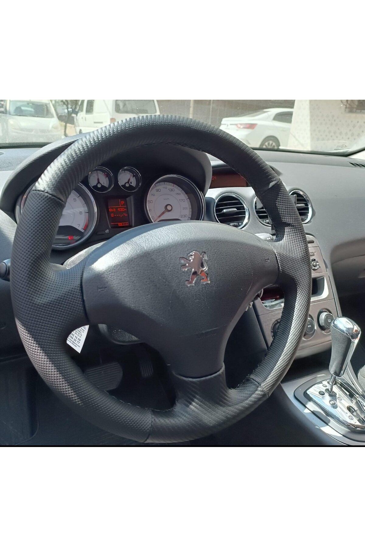 Peugeot 308 Araca Özel DİKMELİ Direksiyon Kılıfı