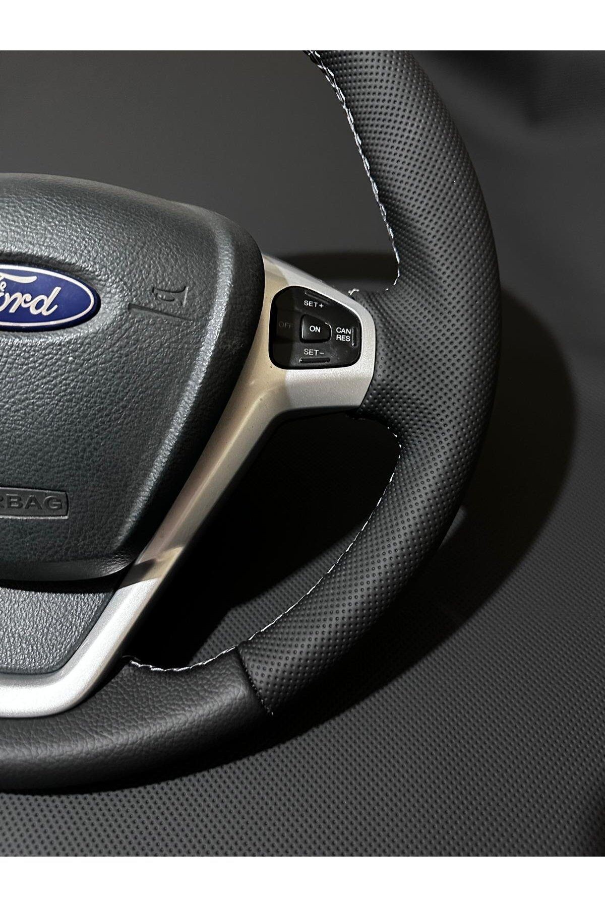 FORD FİESTA ARACA ÖZEL DİKMELİ DİREKSİYON KILIFI(FABRİKASYON DERİSİZ PLASTİK DİREKSİYON)