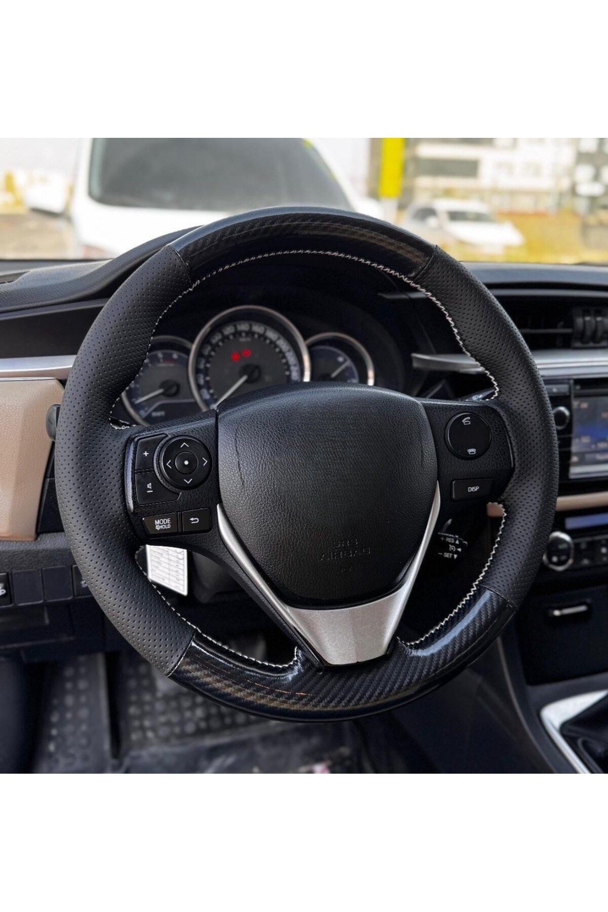TOYOTA COROLLA- AURİS 2013-2018 ARACA ÖZEL DİKMELİ DİREKSİYON KILIFI BEJ İPLİ(AÇIKLAMAYI OKUYNZ)