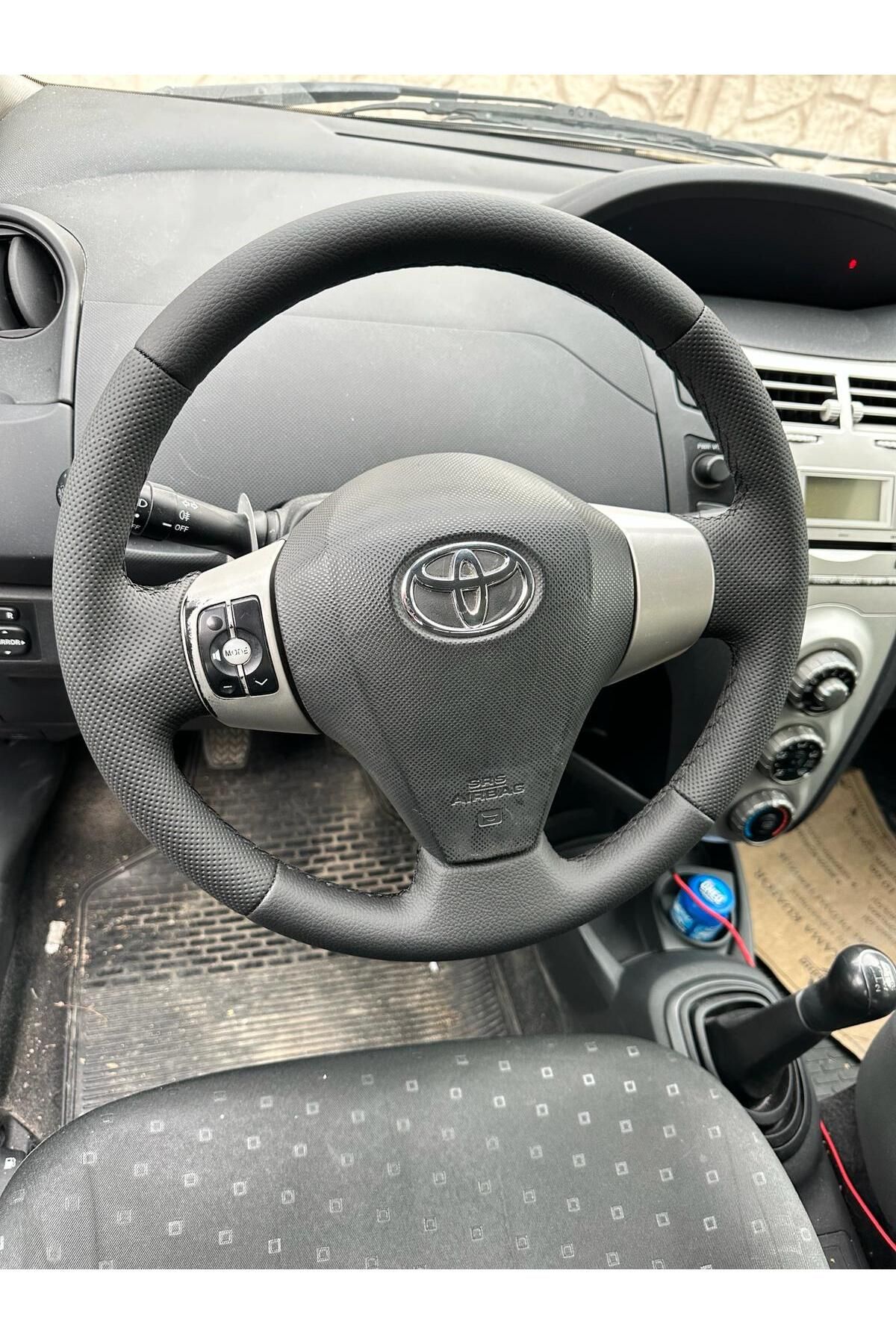 TOYOTA YARİS 2006 ARACA ÖZEL DİKMELİ DİREKSİYON KILIFI