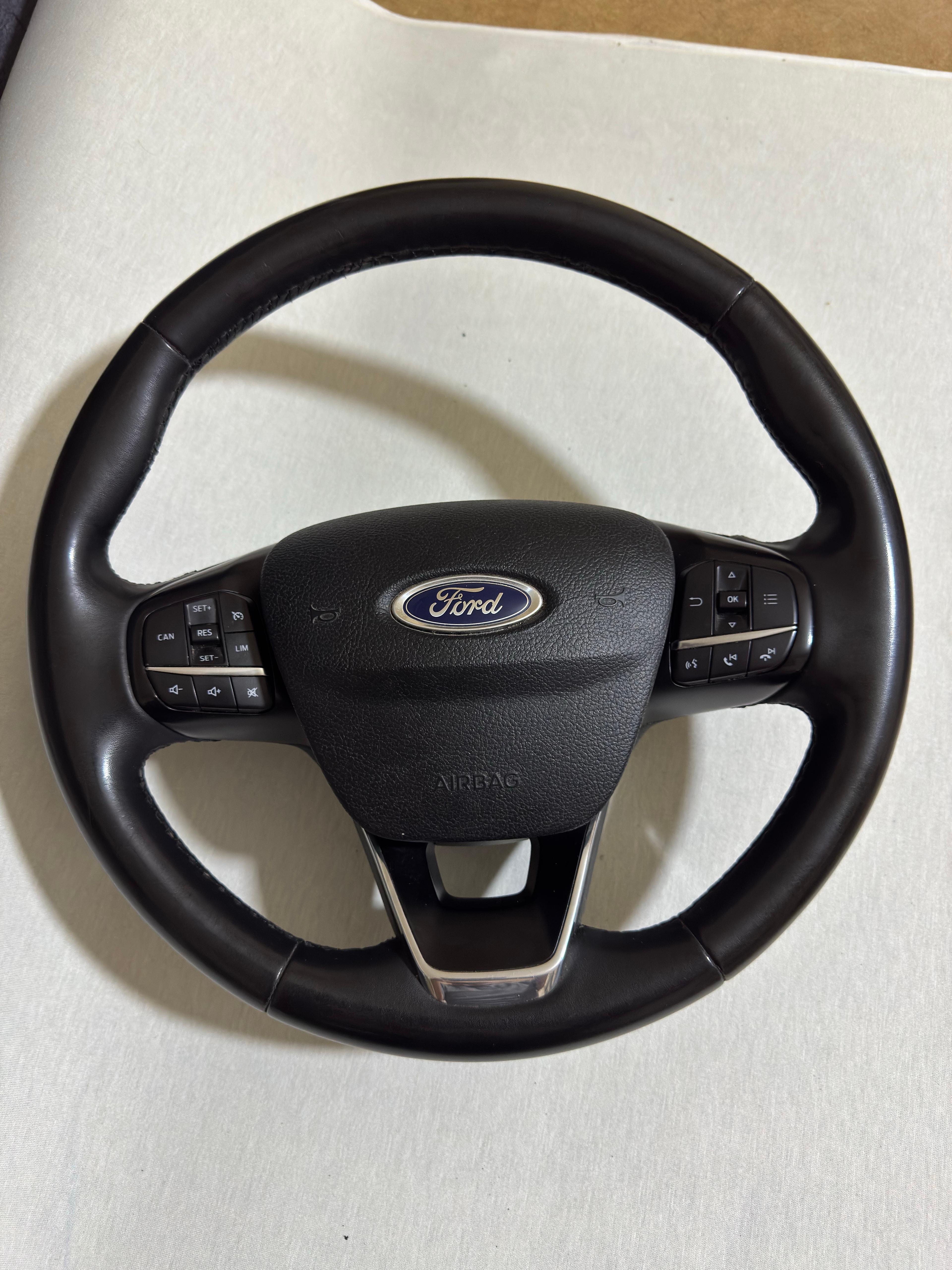 Ford Transit, Focus4 2019-2025 Araca uyumlu Dikmeli Direksiyon Kılıfı(Bentley deri siyah)