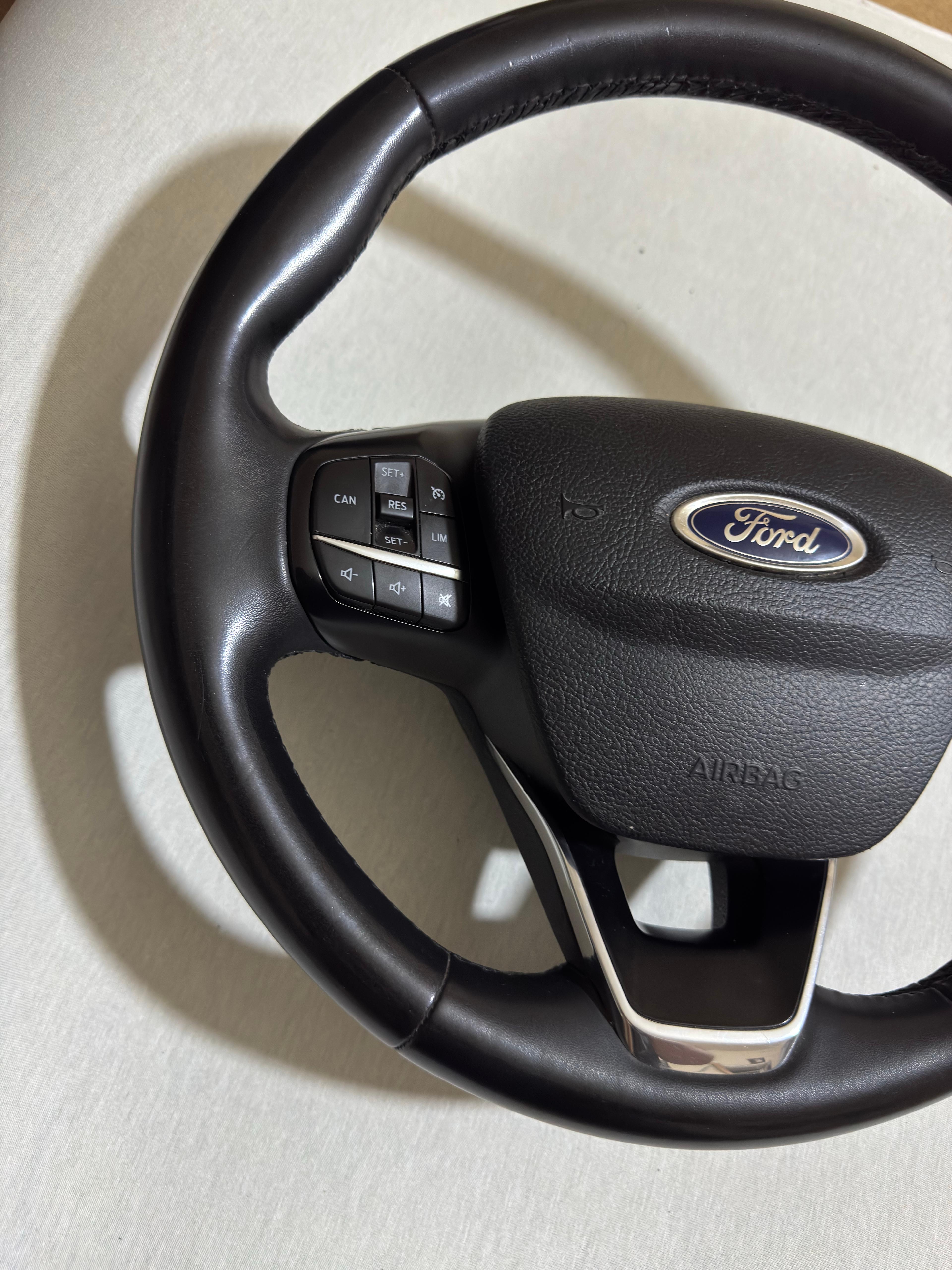 Ford Transit, Focus4 2019-2025 Araca uyumlu Dikmeli Direksiyon Kılıfı(Bentley deri siyah)