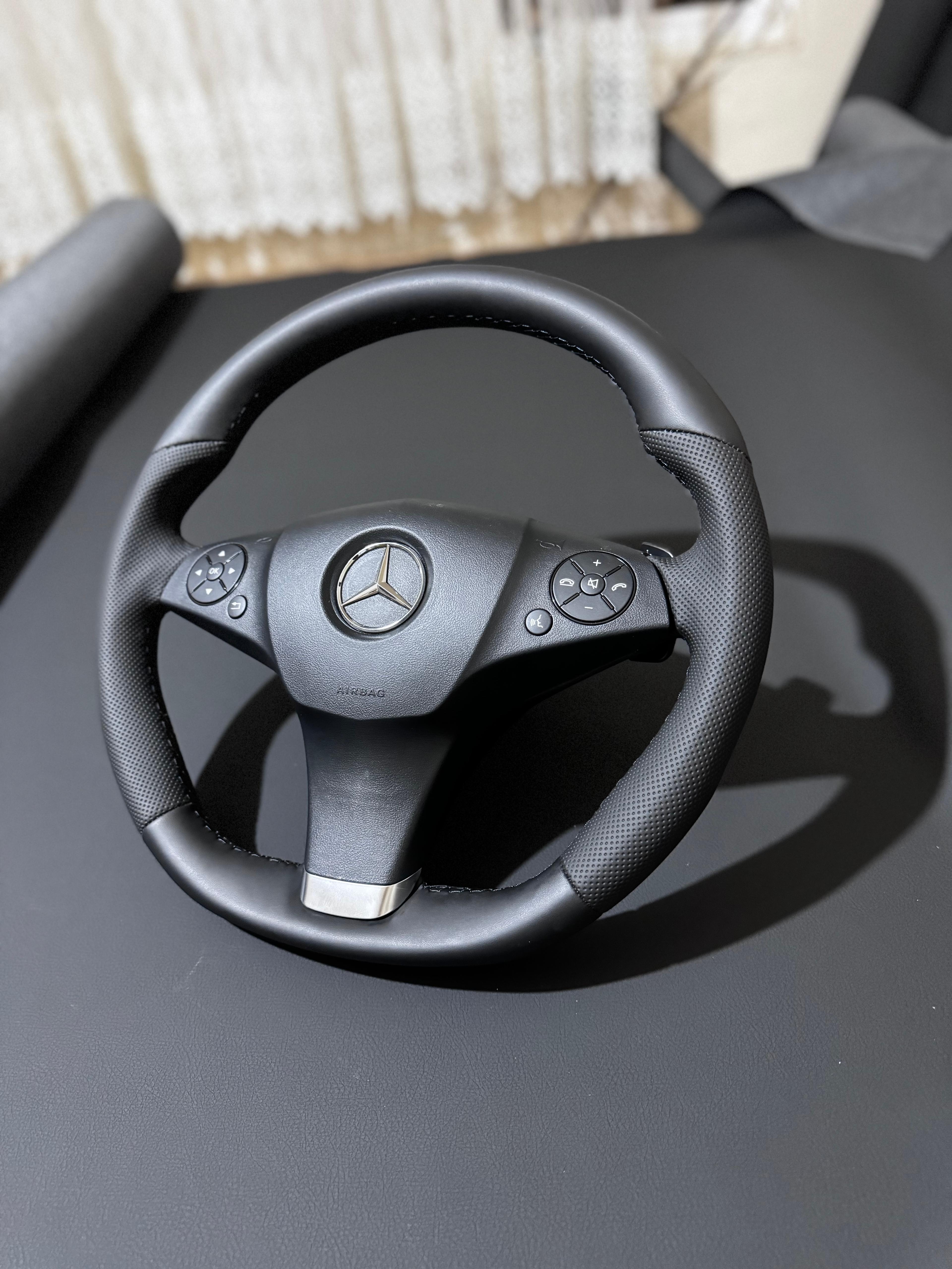 Mercedes C180 Araca özel Dikmeli direksiyon kılıfı(Noktalı-Bentley)