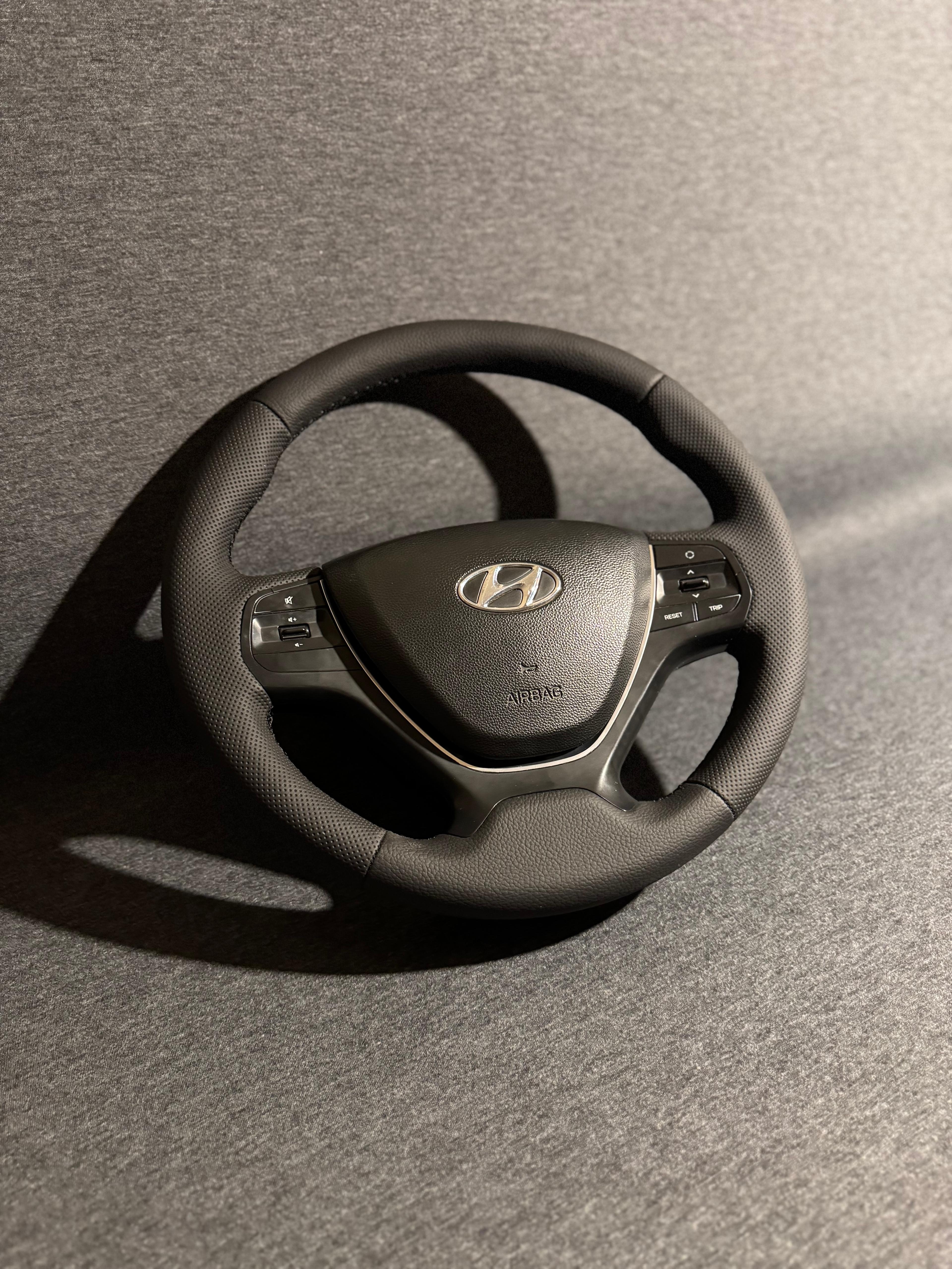 Hyundai i20 Araca Özel Dikmeli Direksiyon Kılıfı(Spor model)