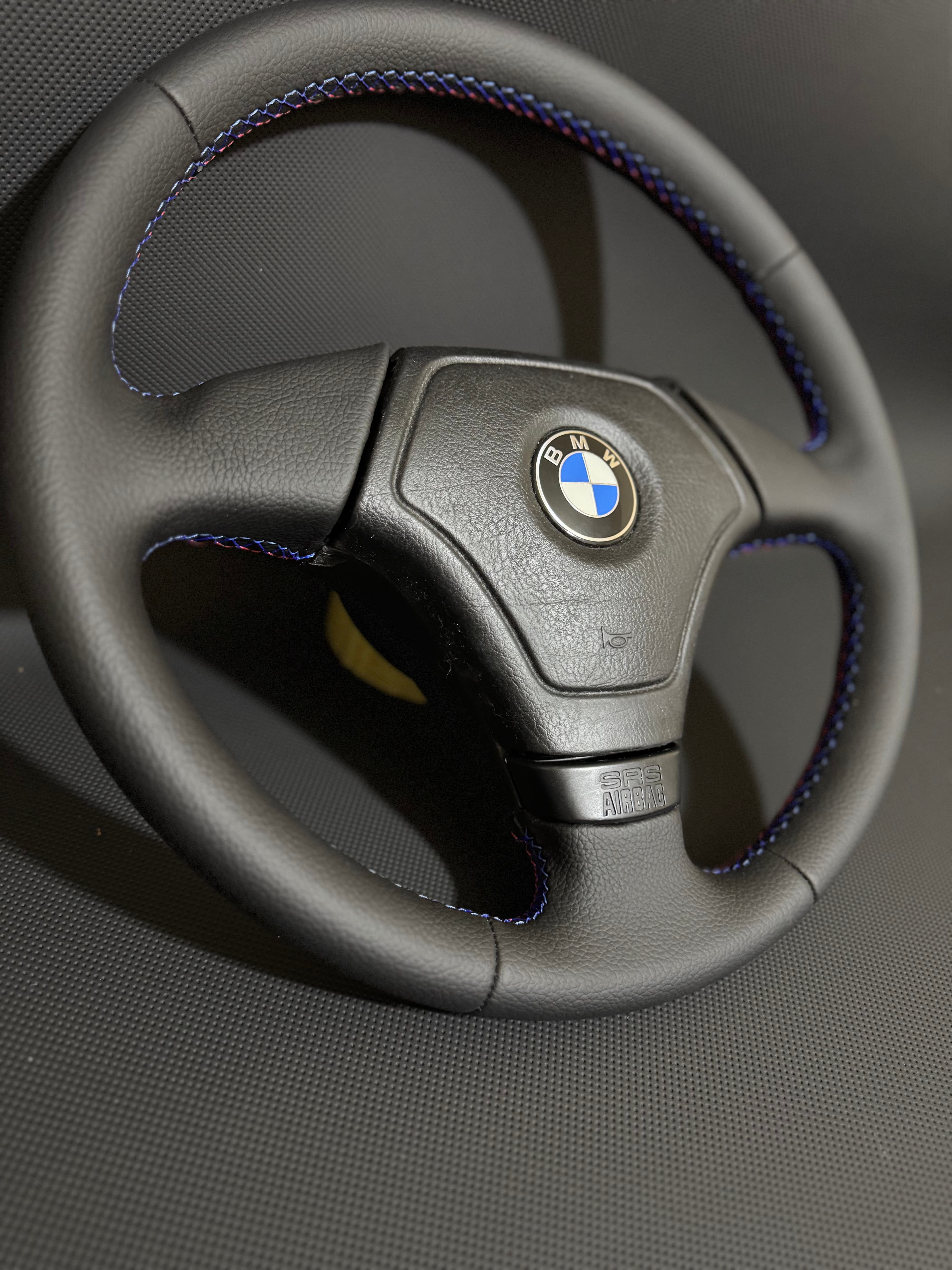 BMW E36 Araca Özel Dikmeli Direksiyon Kılıfı 
