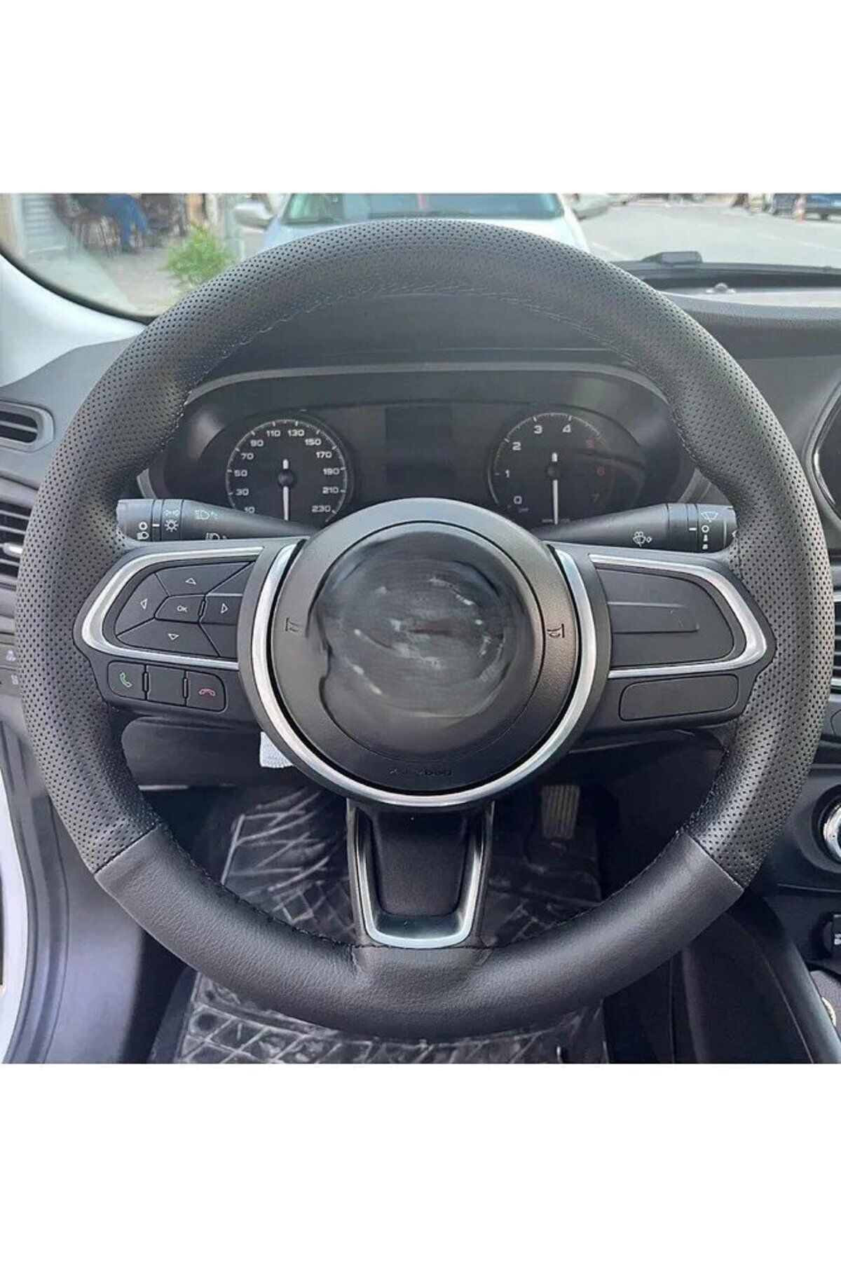 FİAT EGEA ÜNİVERSAL DİKMELİ DİREKSİYON KILIFI (NOKTALI-ALT PARÇA MRCDS DESEN DERİ)
