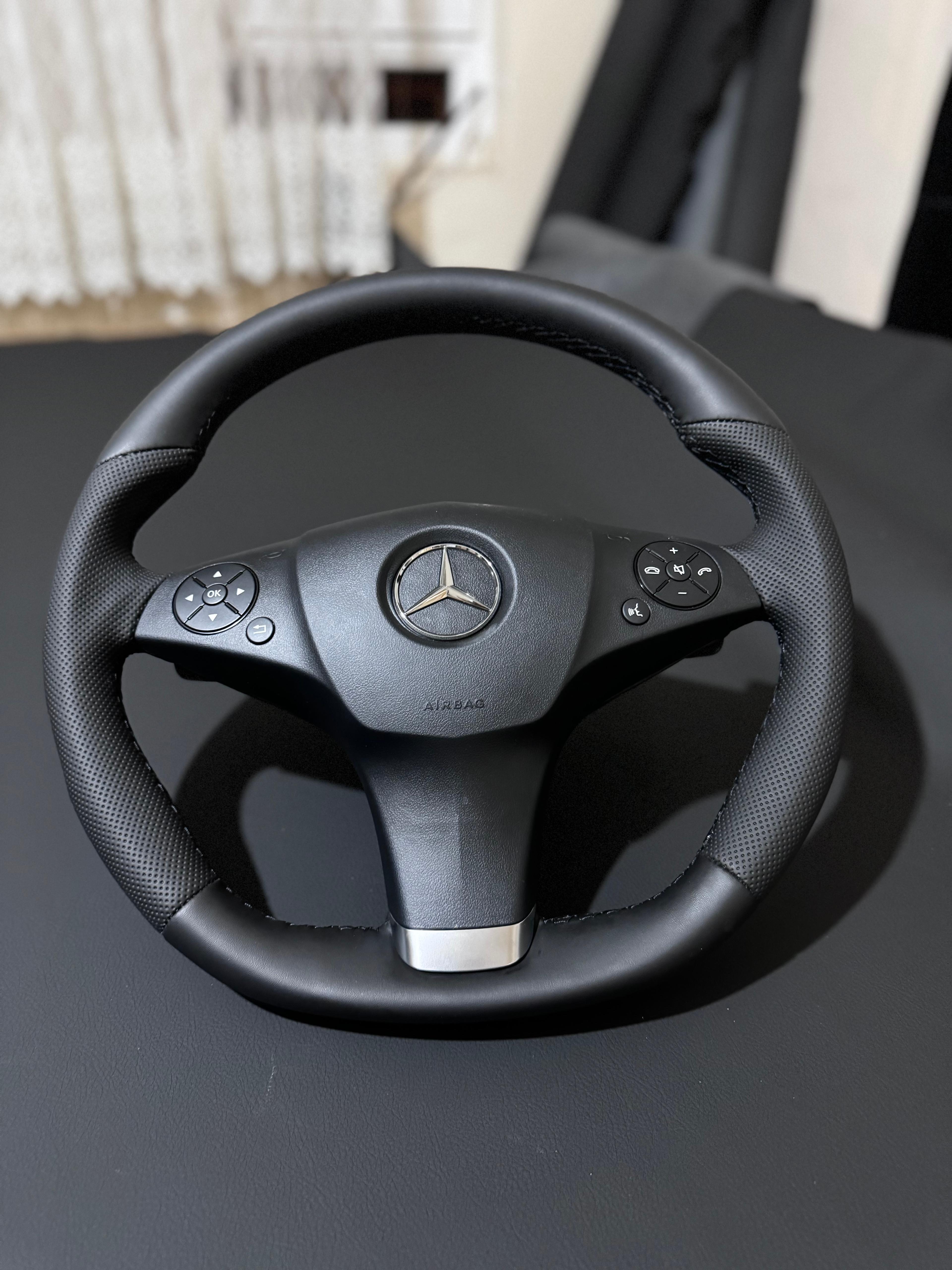 Mercedes C180 Araca özel Dikmeli direksiyon kılıfı(Noktalı-Bentley)