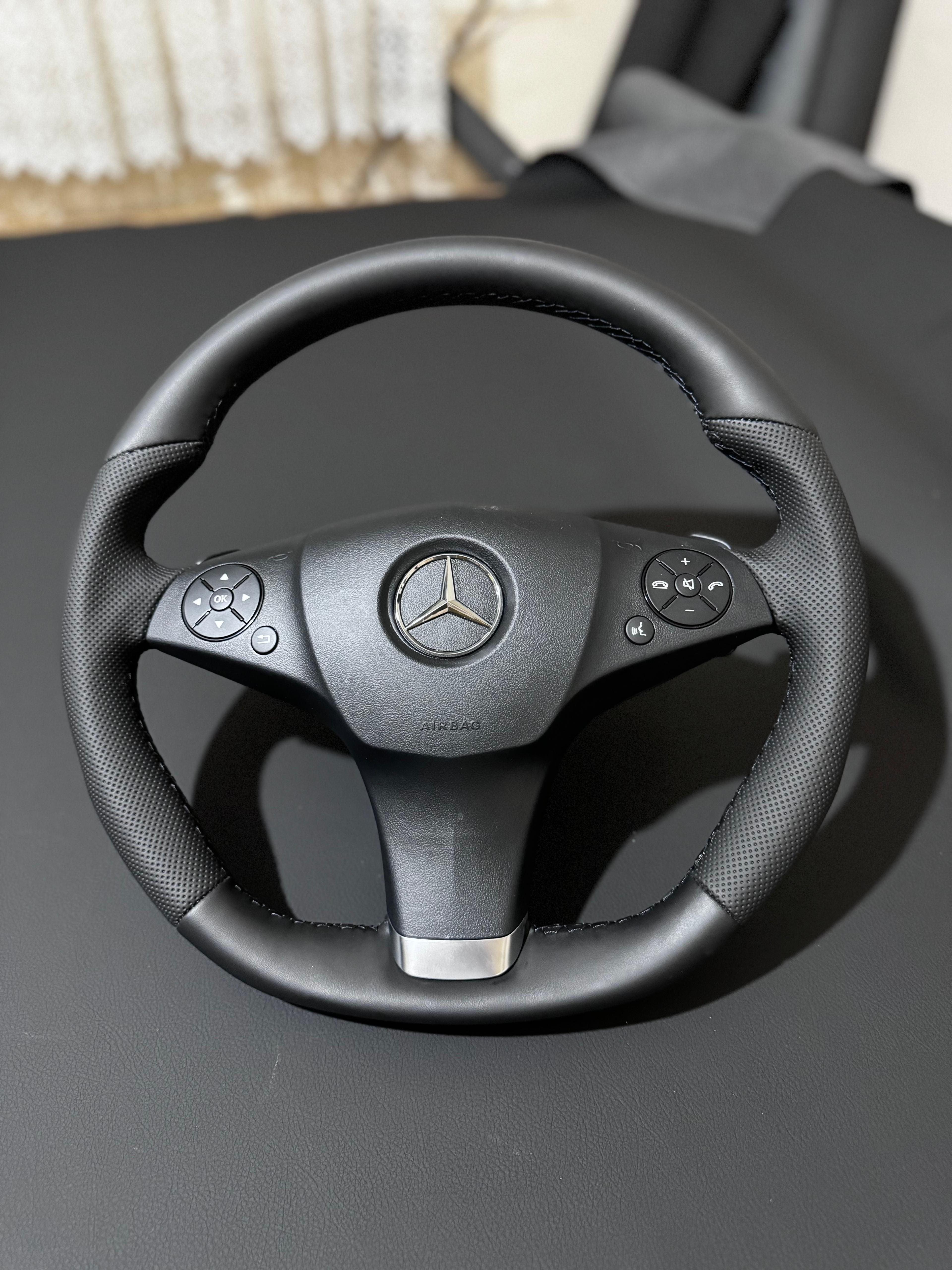 Mercedes C180 Araca özel Dikmeli direksiyon kılıfı(Noktalı-Bentley)