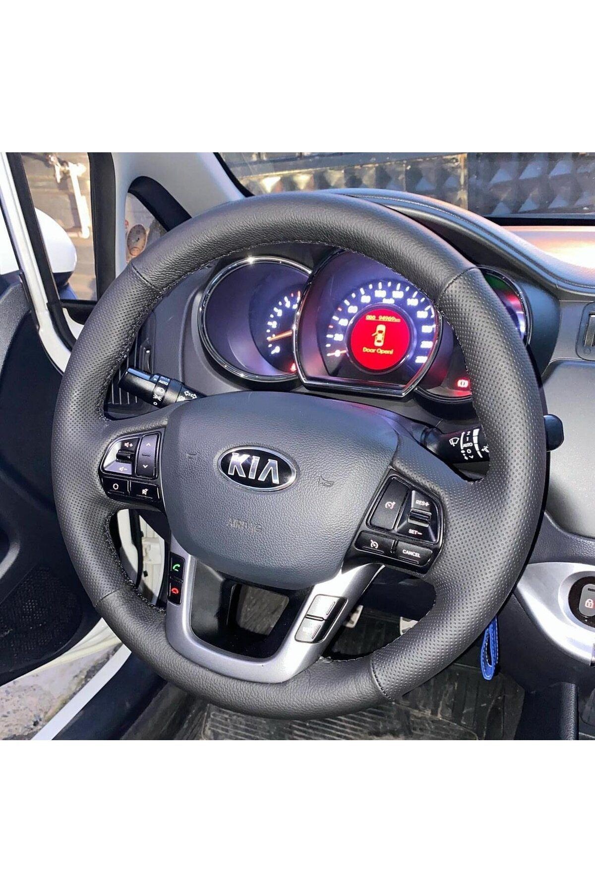 KİA RİO ARACA ÖZEL DİKMELİ DİREKSİYON KILIFI(SPOR MODEL)AÇIKLAMAYI OKUYUNUZ