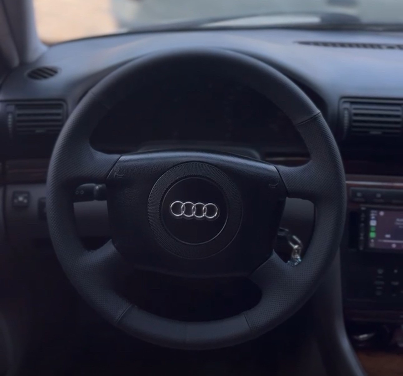 Audi A6 (1997-2004) Araca Özel Dikmeli Direksiyon Kılıfı