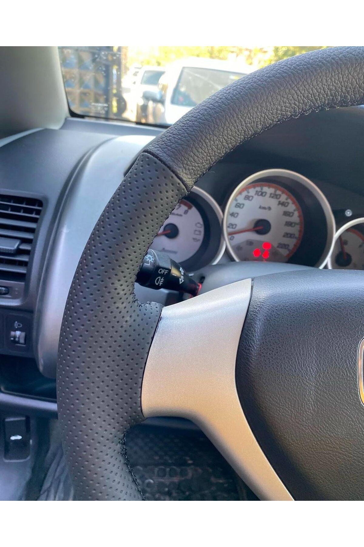 HONDA JAZZ ARACA ÖZEL DİKMELİ DİREKSİYON KILIFI SPOR MODEL SİYAH(AÇIKLAMAYI OKUYUNUZ)
