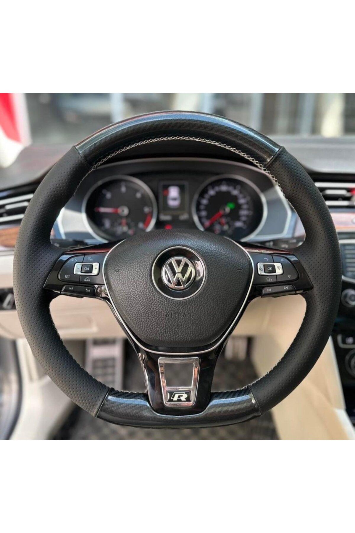 VOLKSWAGEN GOLF 7 ARACA ÖZEL DİKMELİ DİREKSİYON KILIFI(NOKTALI-MİCROFİBRCARBON BEJİPLİ)
