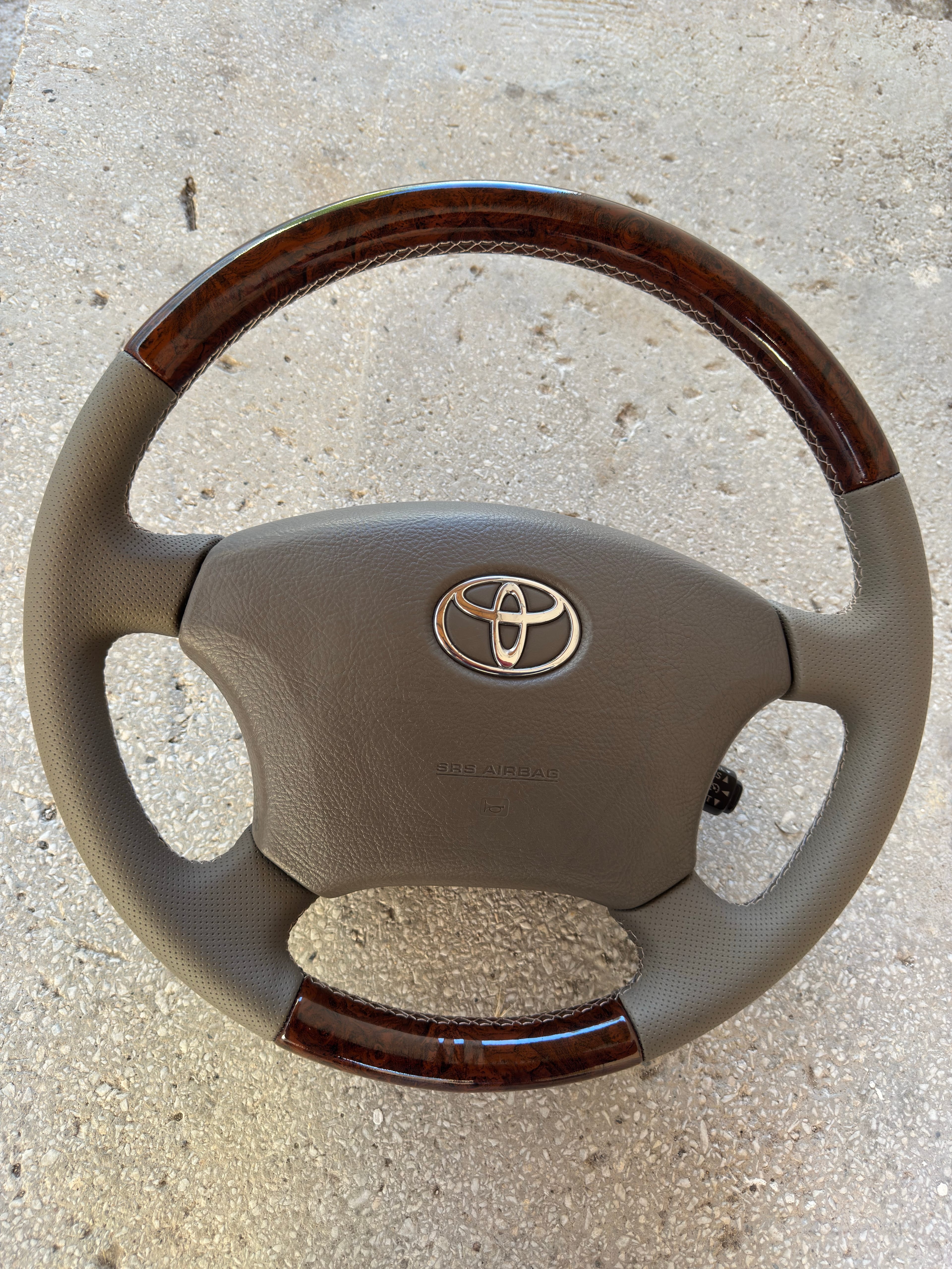 Toyota Land Cruiser Prada 120 Araca Uyumlu Dikmeli Direksiyon Kılıfı