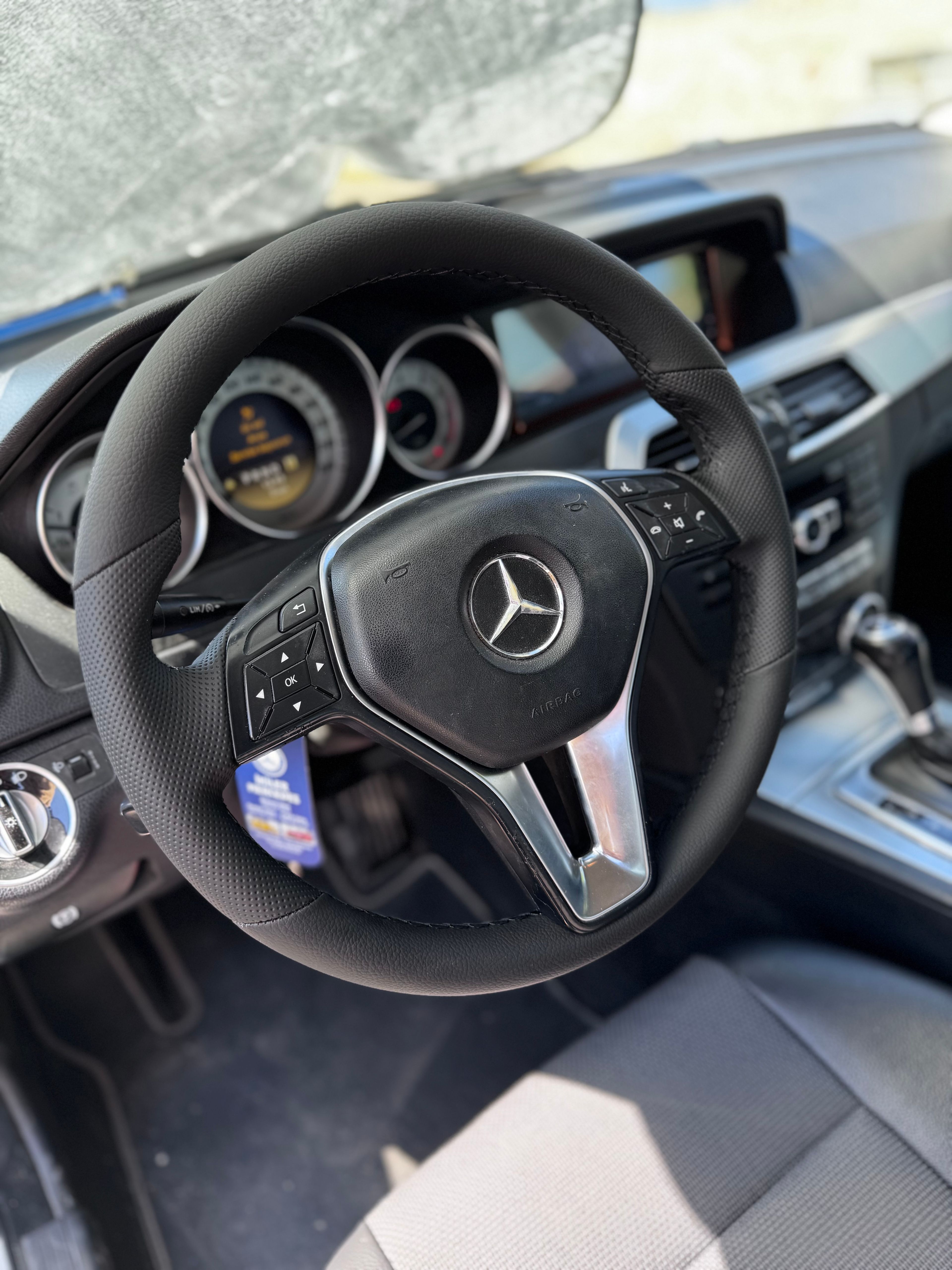 Mercedes C180 Araca Özel Dikmeli Direksiyon Kılıfı