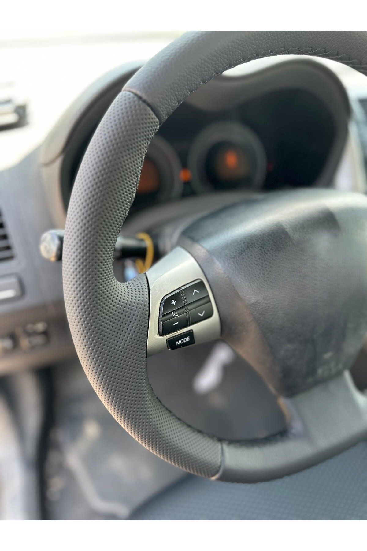 Toyota Auris 2012-2013 Araca Özel Dikmeli Direksiyon Kılıfı