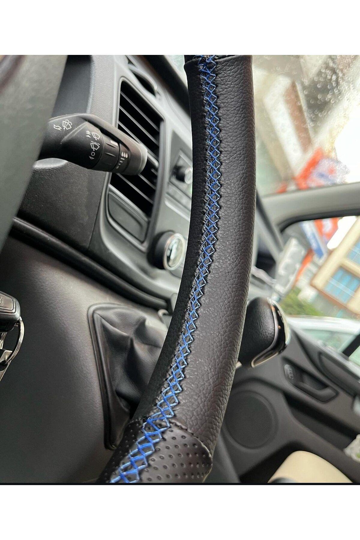 FORD FOCUS 4 ARACA ÖZEL DİKMELİ DİREKSİYON KILIFI(MAVİ İPLİ)