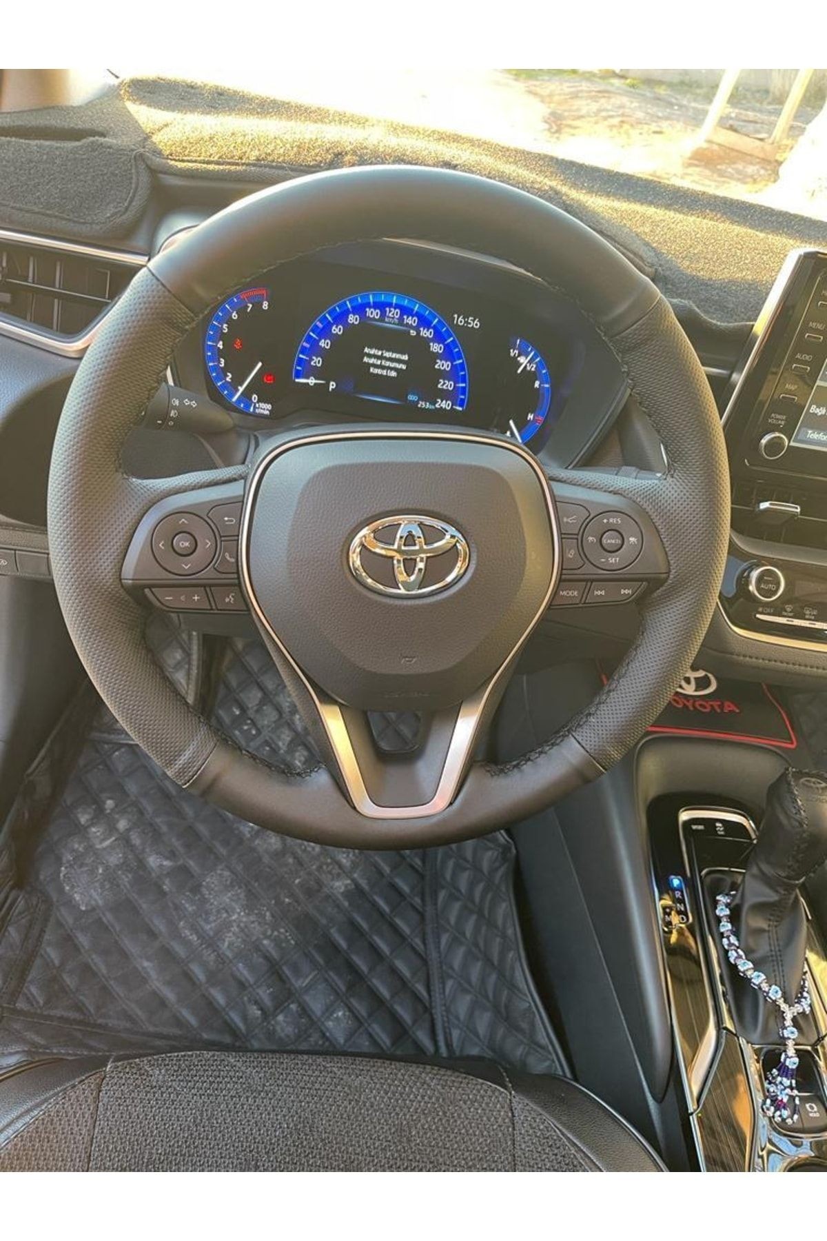 Toyota Corolla 2019-2022 Siyah Araca Özel Direksiyon Kılıfı