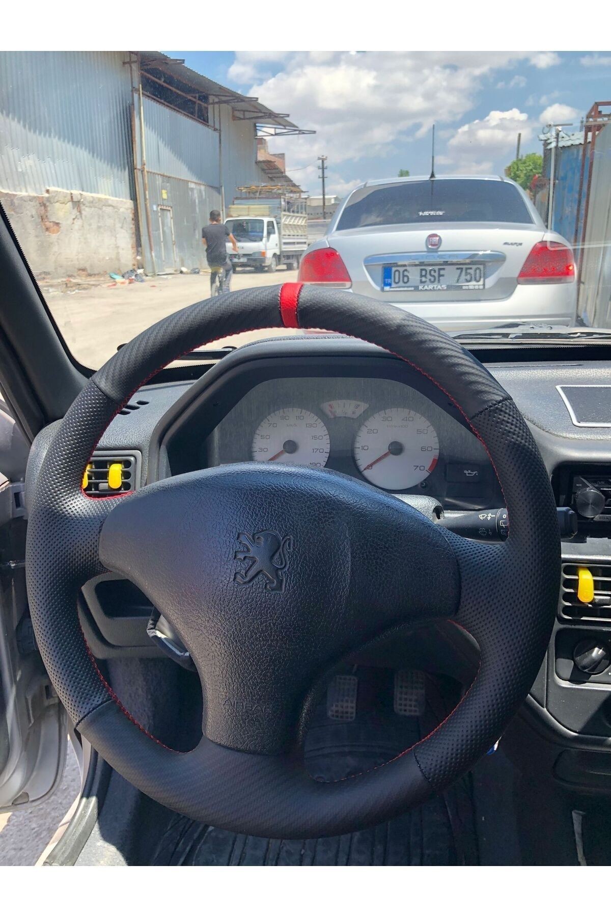 PEUGOT PARTNER TEPE ARACA ÖZEL DİREKSİYON KILIFI NOKTALI-CARBON YÜZÜKLÜ