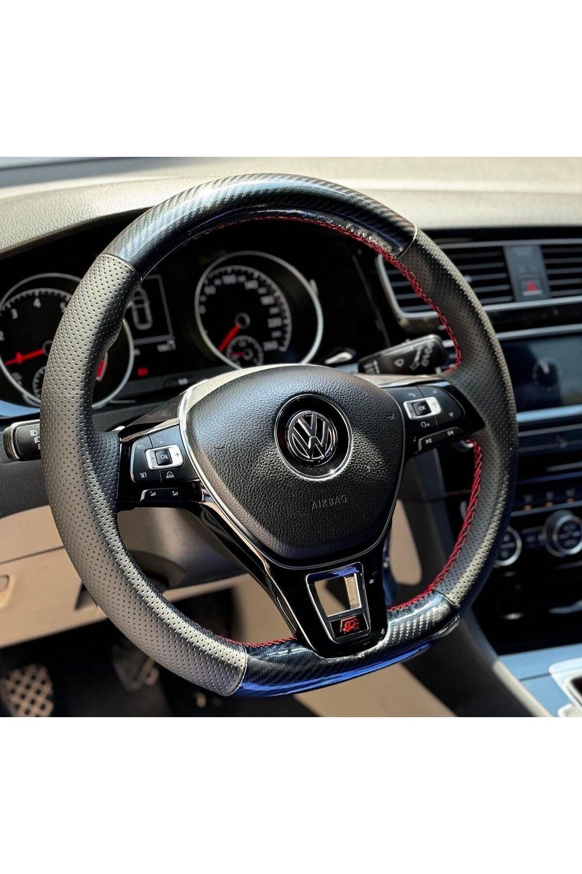 VOLKSWAGEN GOLF 7 ARACA ÖZEL DİREKSİYON KILIFI8NOKTALI-MİCROFİBERCARBON KIRMIZIİPLİ)
