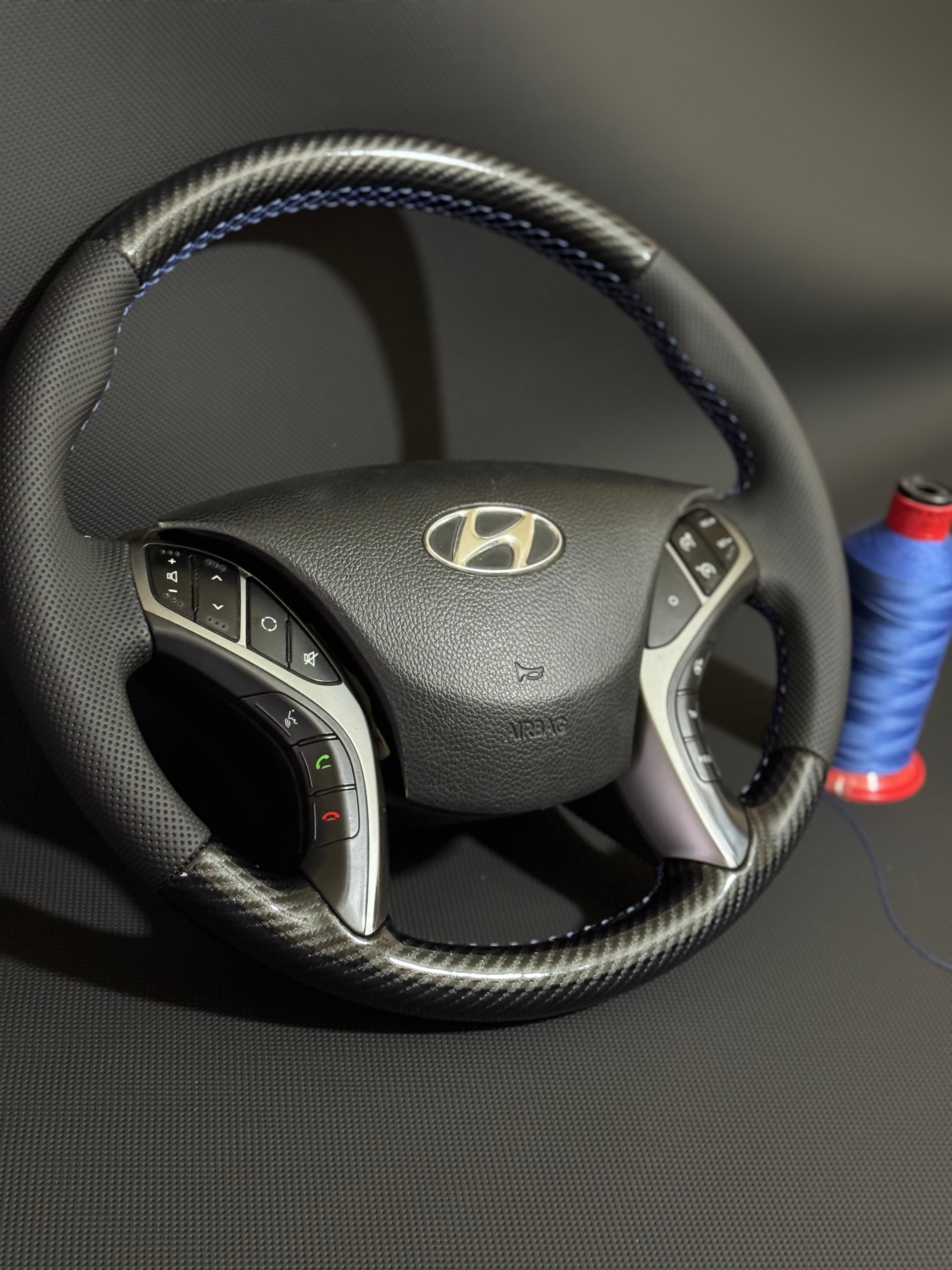 Hyundai i30 Araca Uyumlu Dikmeli Carbonfiber Direksiyon Kılıfı 