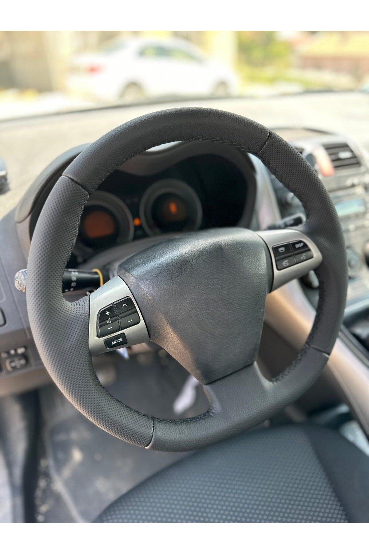 Toyota Auris 2012-2013 Araca Özel Dikmeli Direksiyon Kılıfı