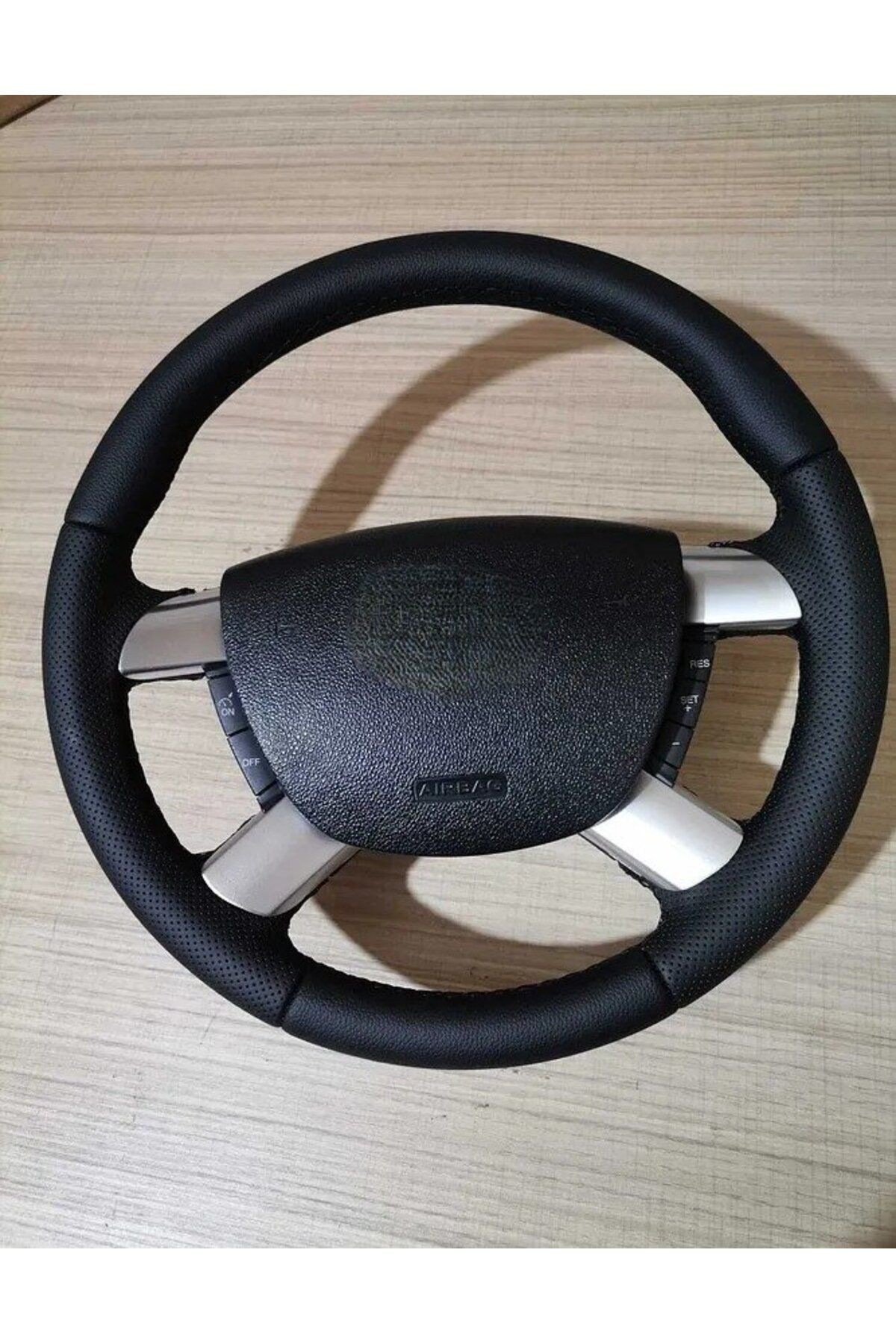 FORD FOCUS İKİBUÇUK ARACA ÖZEL DİKMELİ DİREKSİYON KILIFI