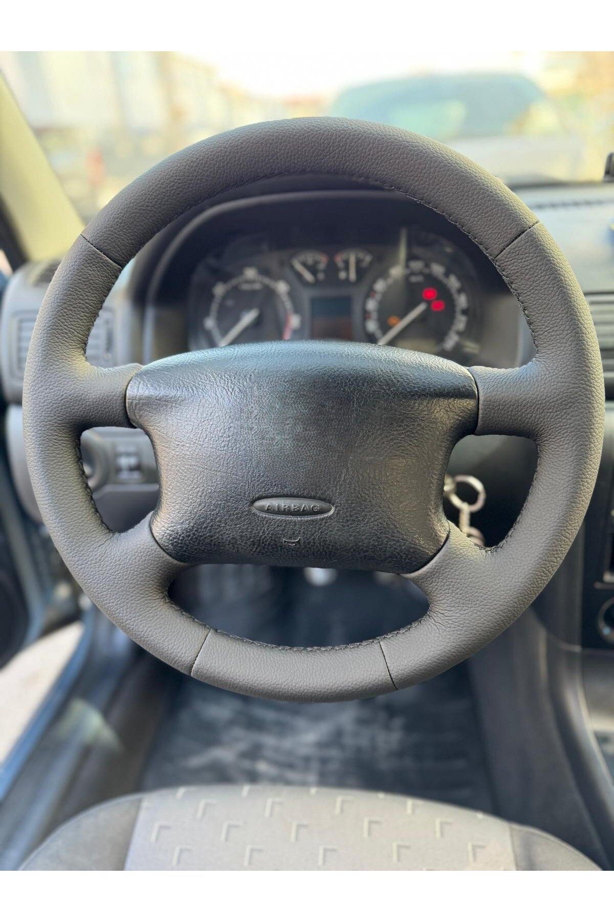 SKODA OCTAVİA 2003-2004 ARACA ARACA ÖZEL DİKMELİ DİREKSİYON KILIFI (AÇIKLAMAYI OKUYUNZ)