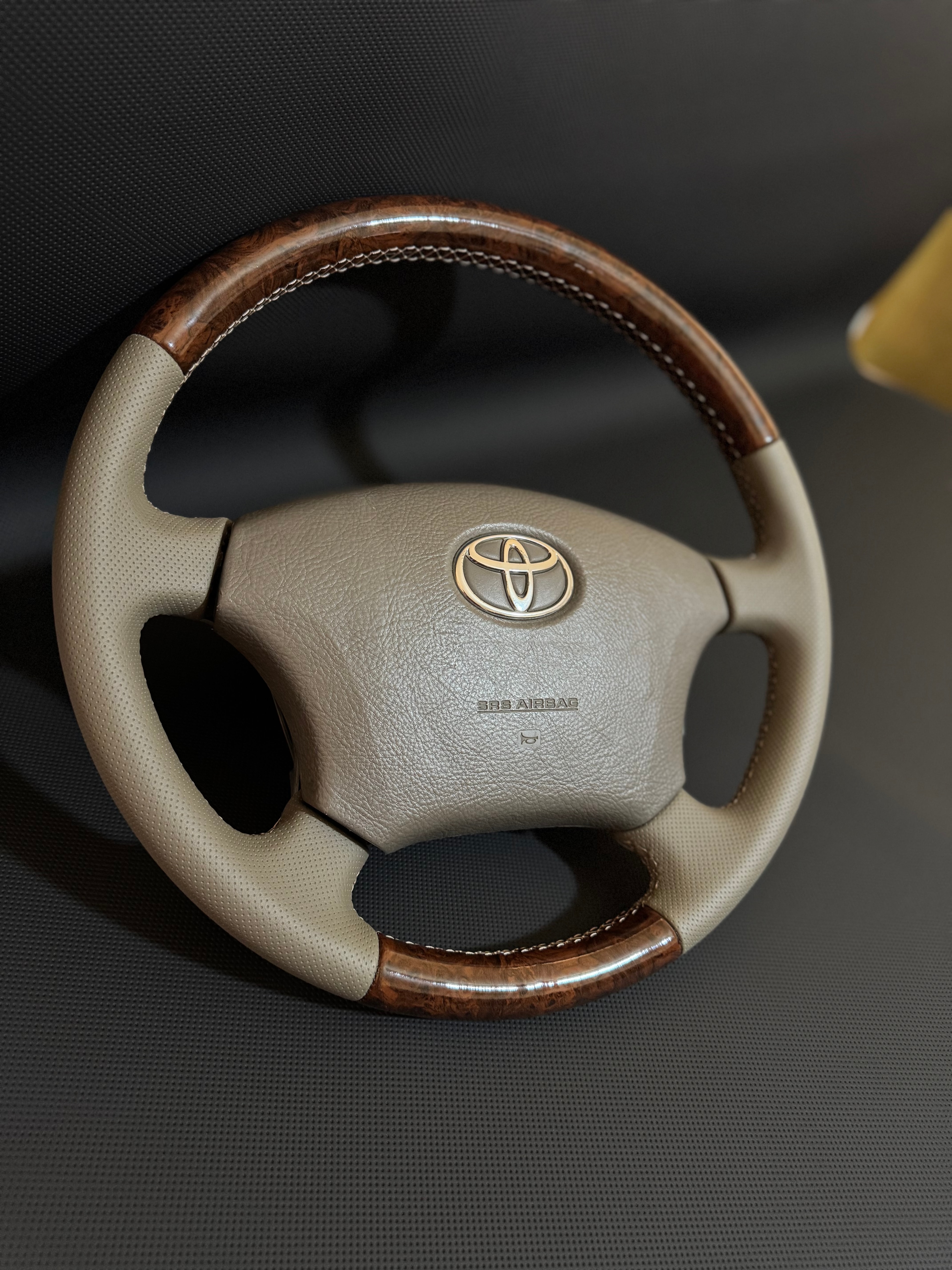 Toyota Land Cruiser Prada 120 Araca Uyumlu Dikmeli Direksiyon Kılıfı