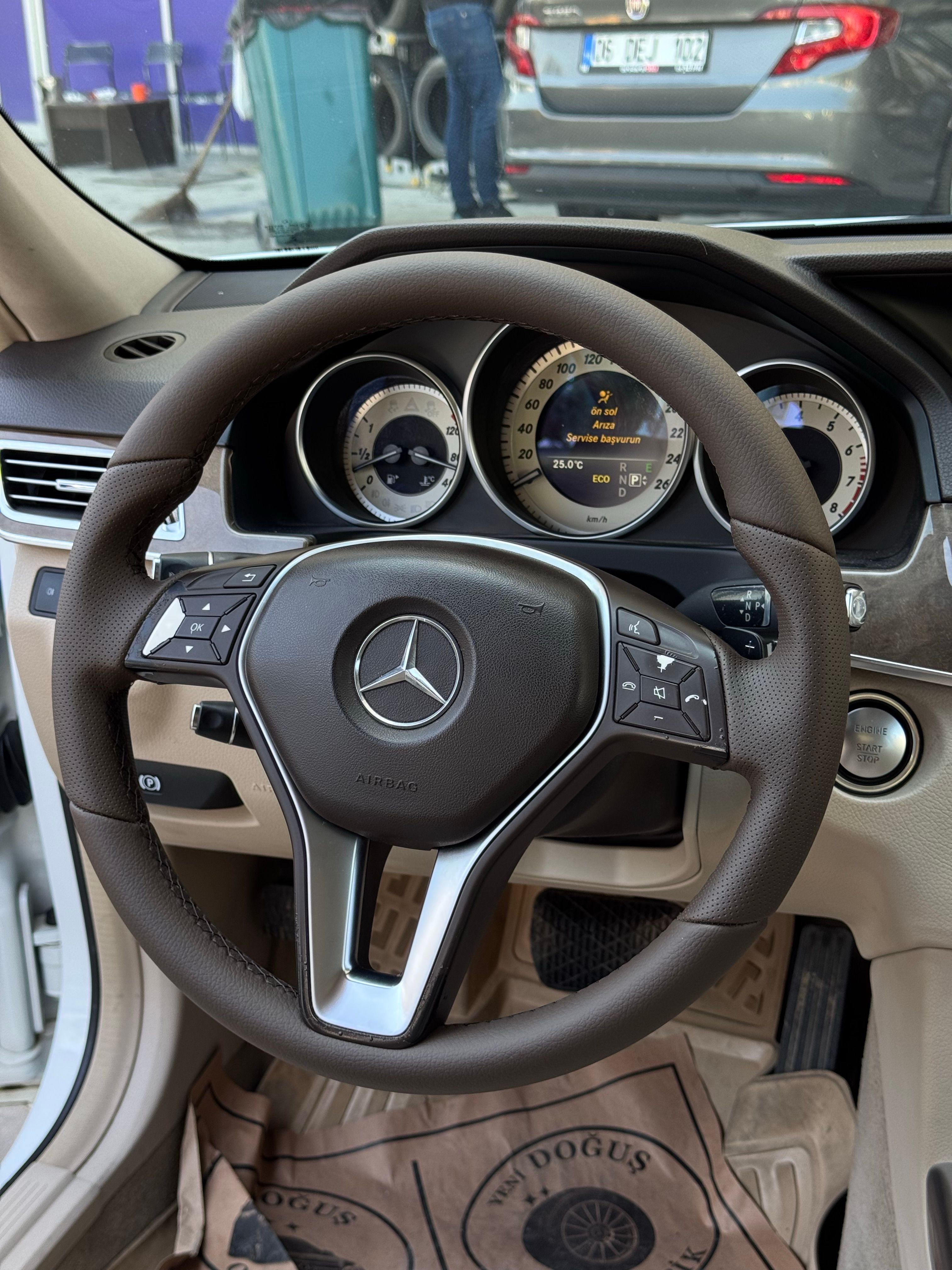 Mercedes E180 Araca Özel Dikmeli Direksiyon Kılıfı