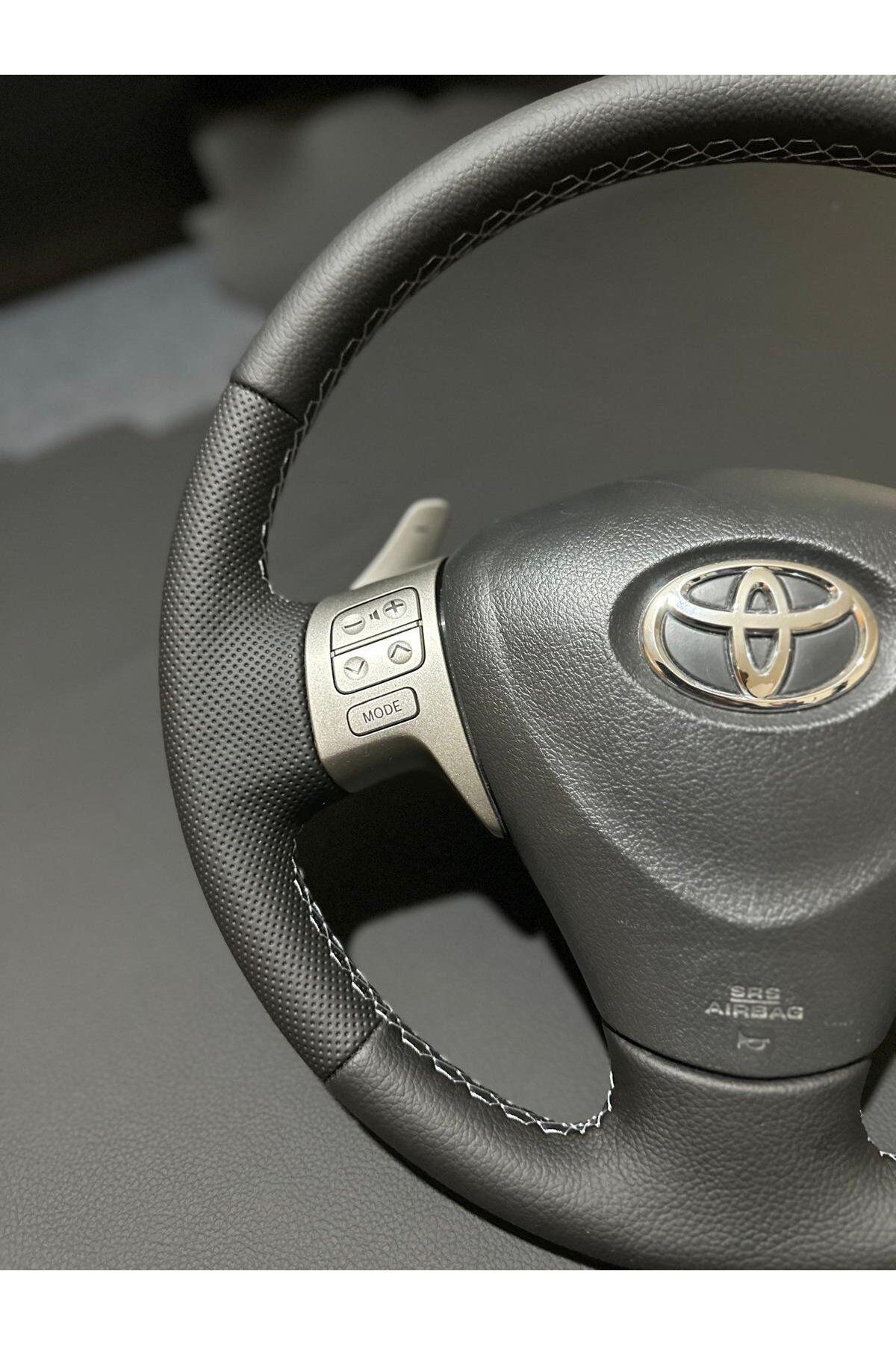 TOYOTA Auris (2006-2010) ARACA ÖZEL DİREKSİYON KILIFI (SPOR GRİ İPLİ)