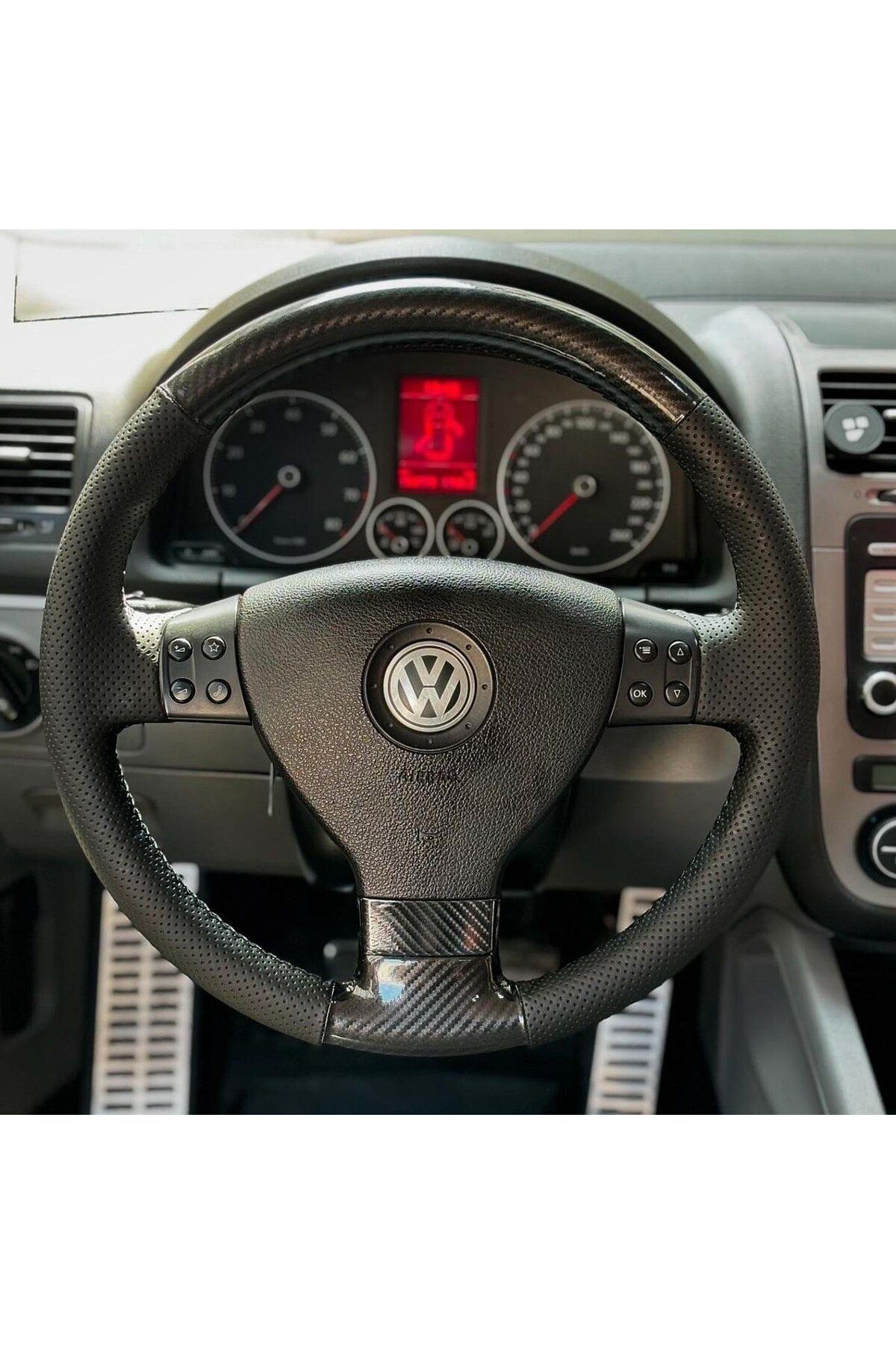VOLSWAGEN GOLF 5-POLO ARACA ÖZEL DİKMELİ DİREKSİYON KILIFI(MİCROFİBER CARBON-NOKTALI)