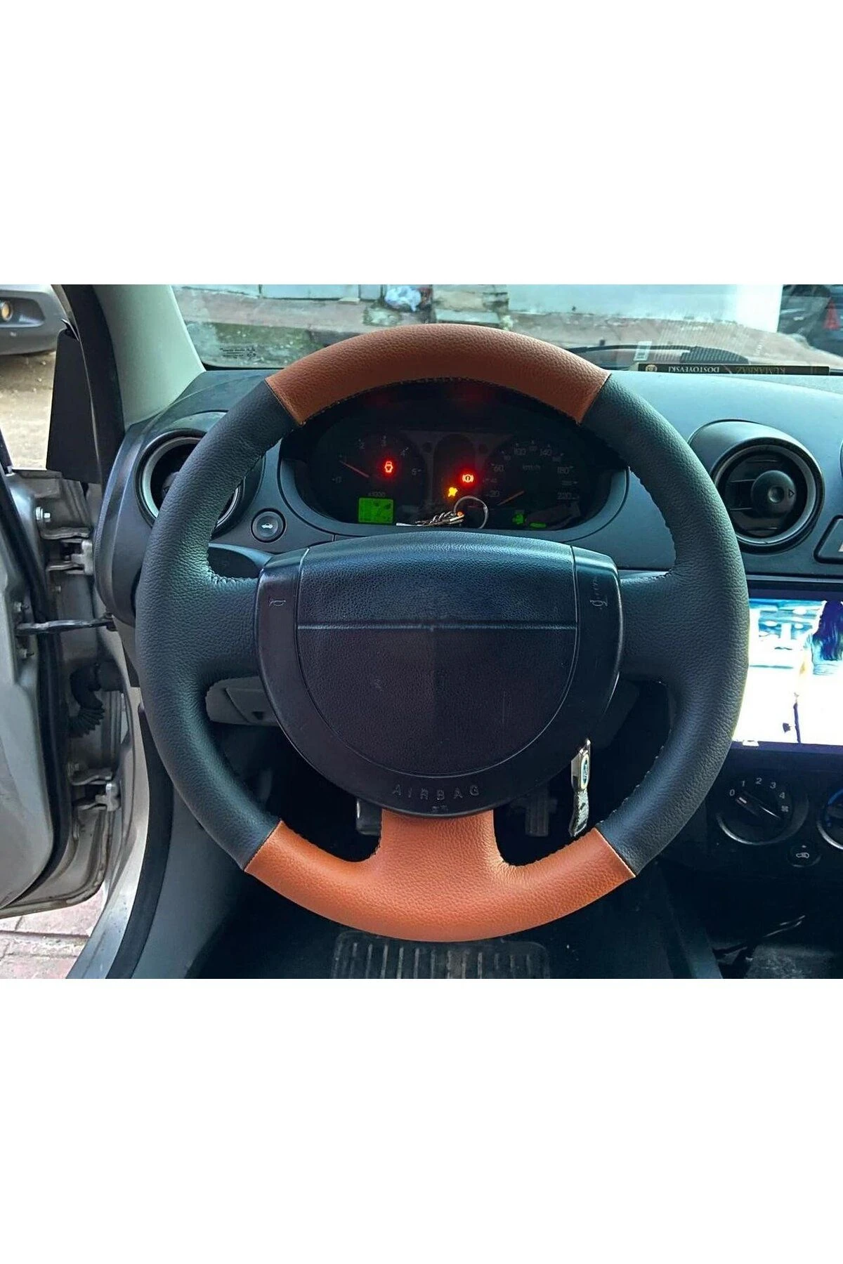 FORD FİESTA-CONNECT ARACA ÖZEL DİKMELİ DİREKSİYON KILIFI(TABA-SİYAH)